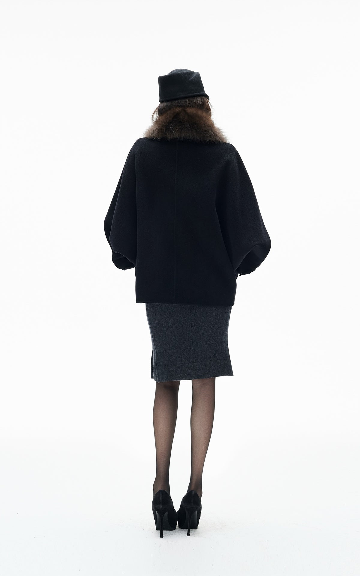 IAMXIAA Vintage-Inspired Charcoal Grey Tailored Knee-Length Pencil Skirt with Side Slit
