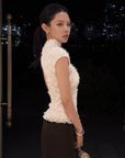 Hydrae 하이넥 컷아웃 레이스 탑, 러플 헴 디테일