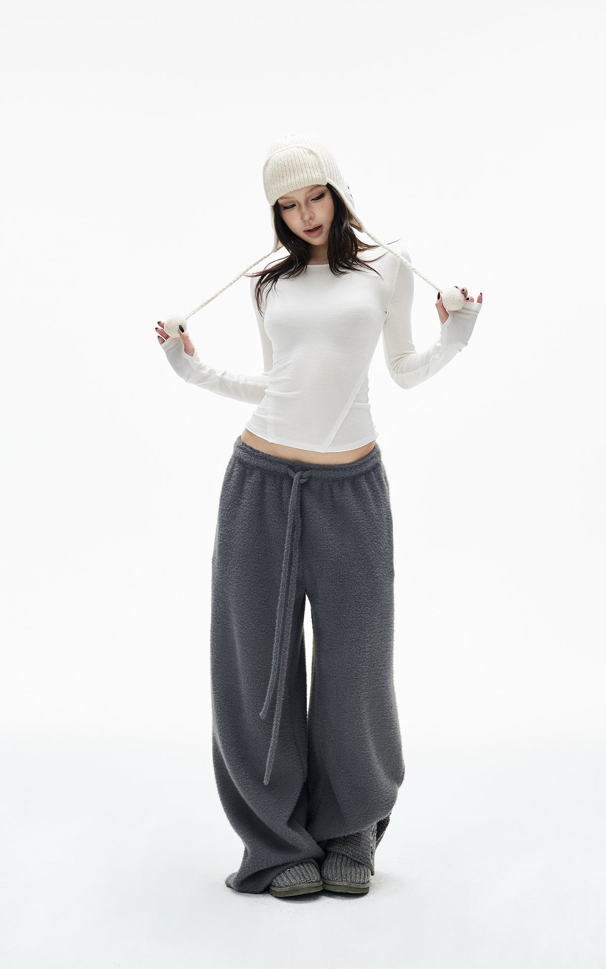 IAMXIAA 조각된 솔기 세컨드 스킨 롱슬리브 슬림핏 탑