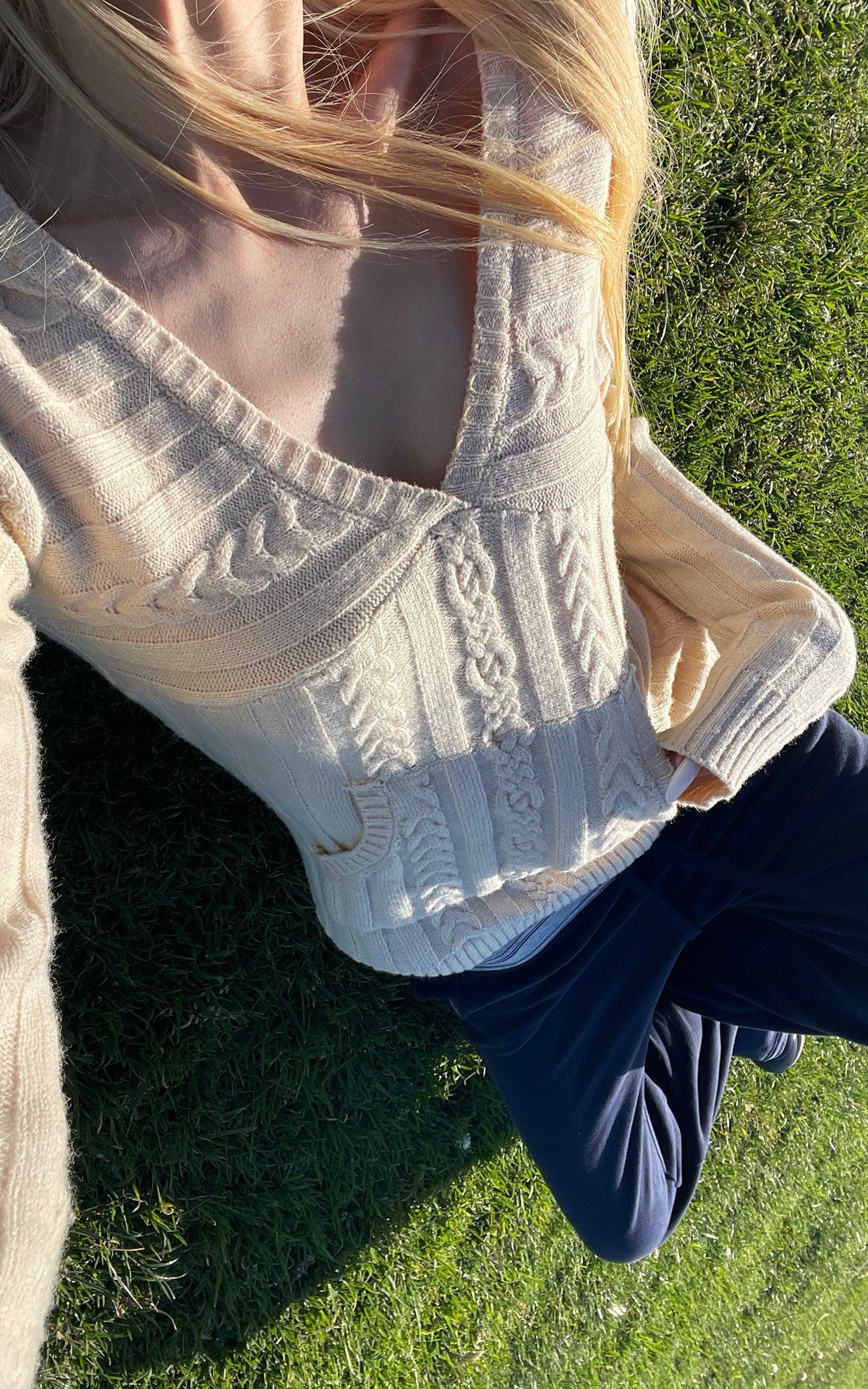 Rase le sol Sculpted V-Neck Cable Knit Top