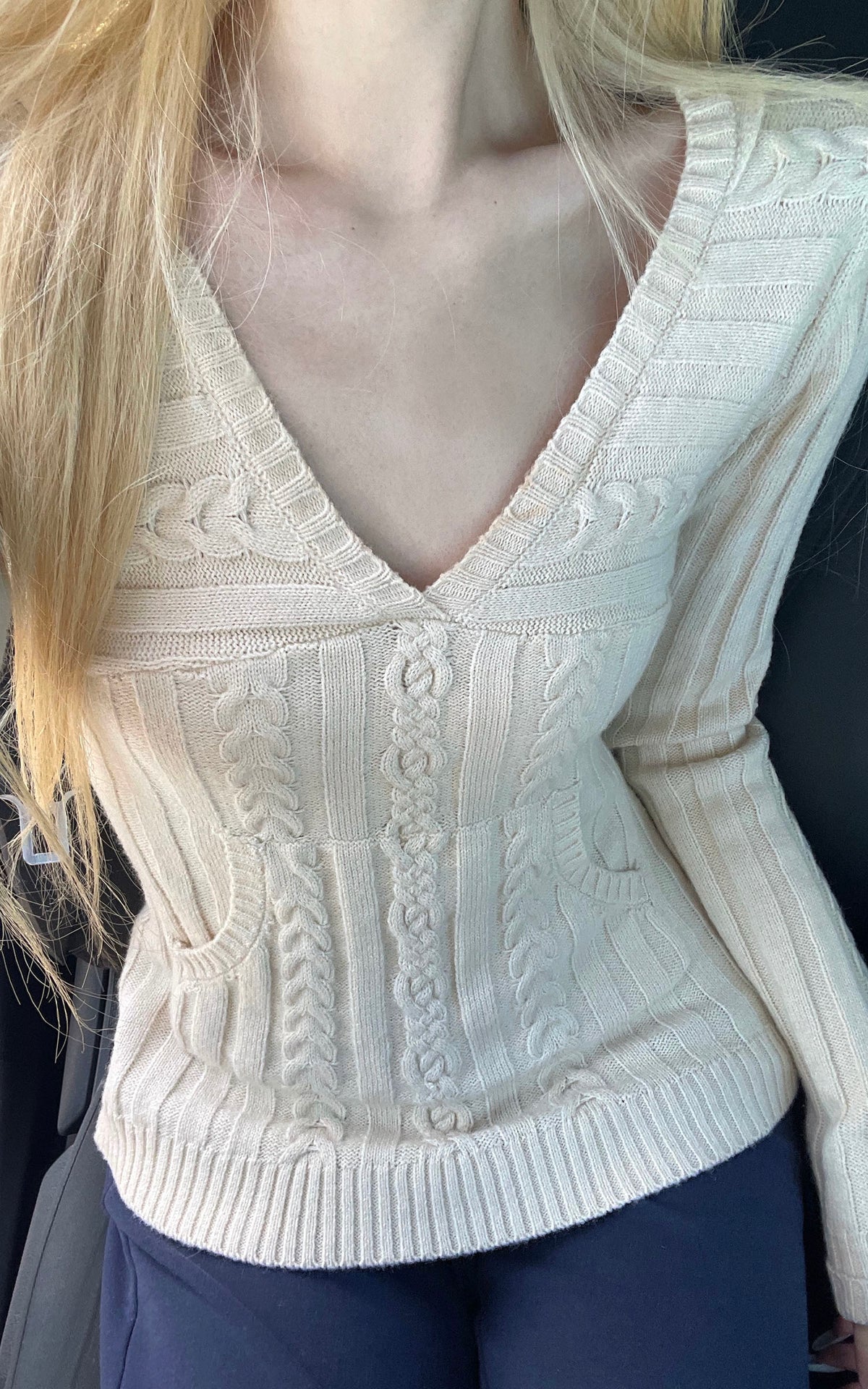 Rase le sol Sculpted V-Neck Cable Knit Top