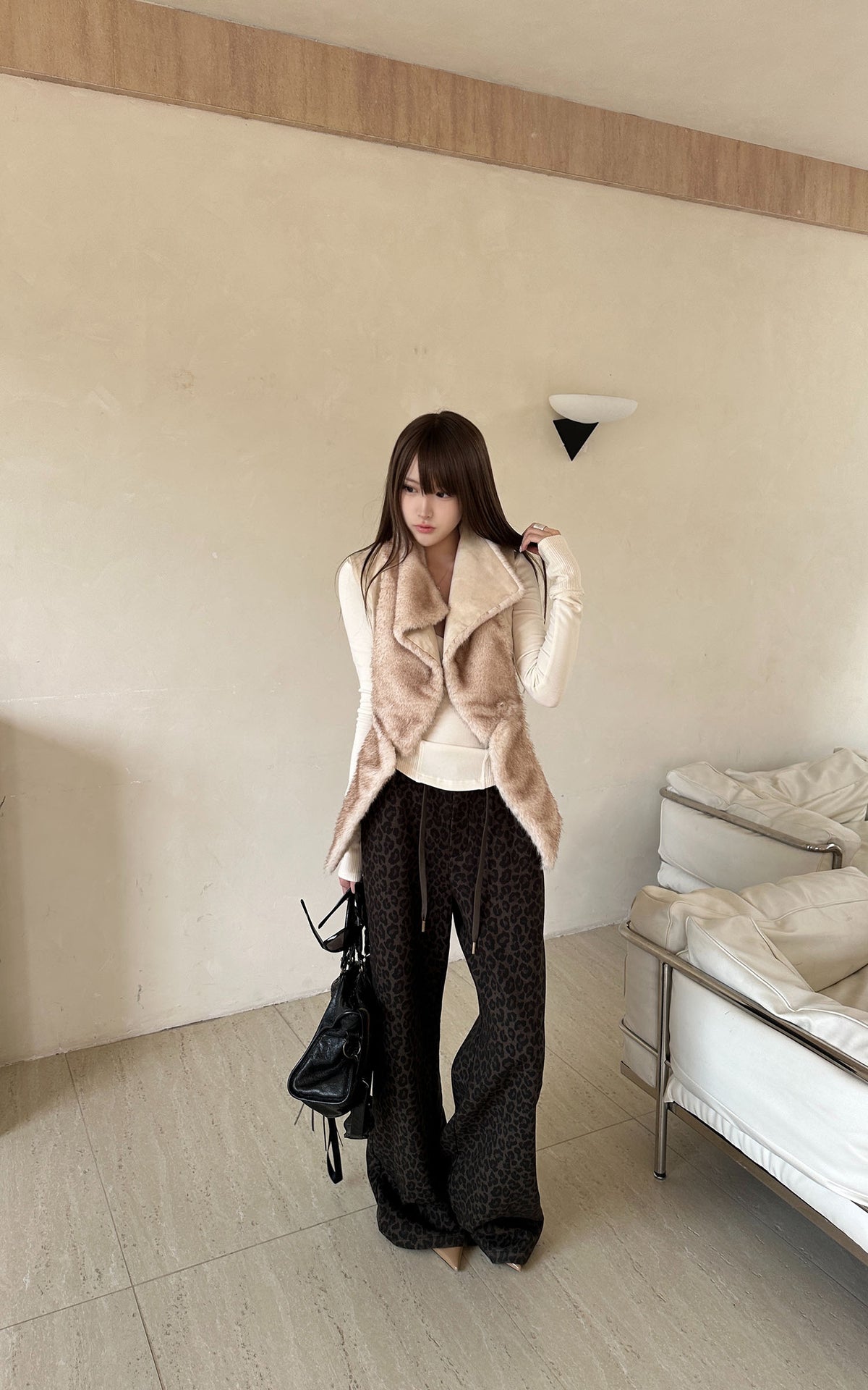 Rase le sol Faux Fur Draped Vest