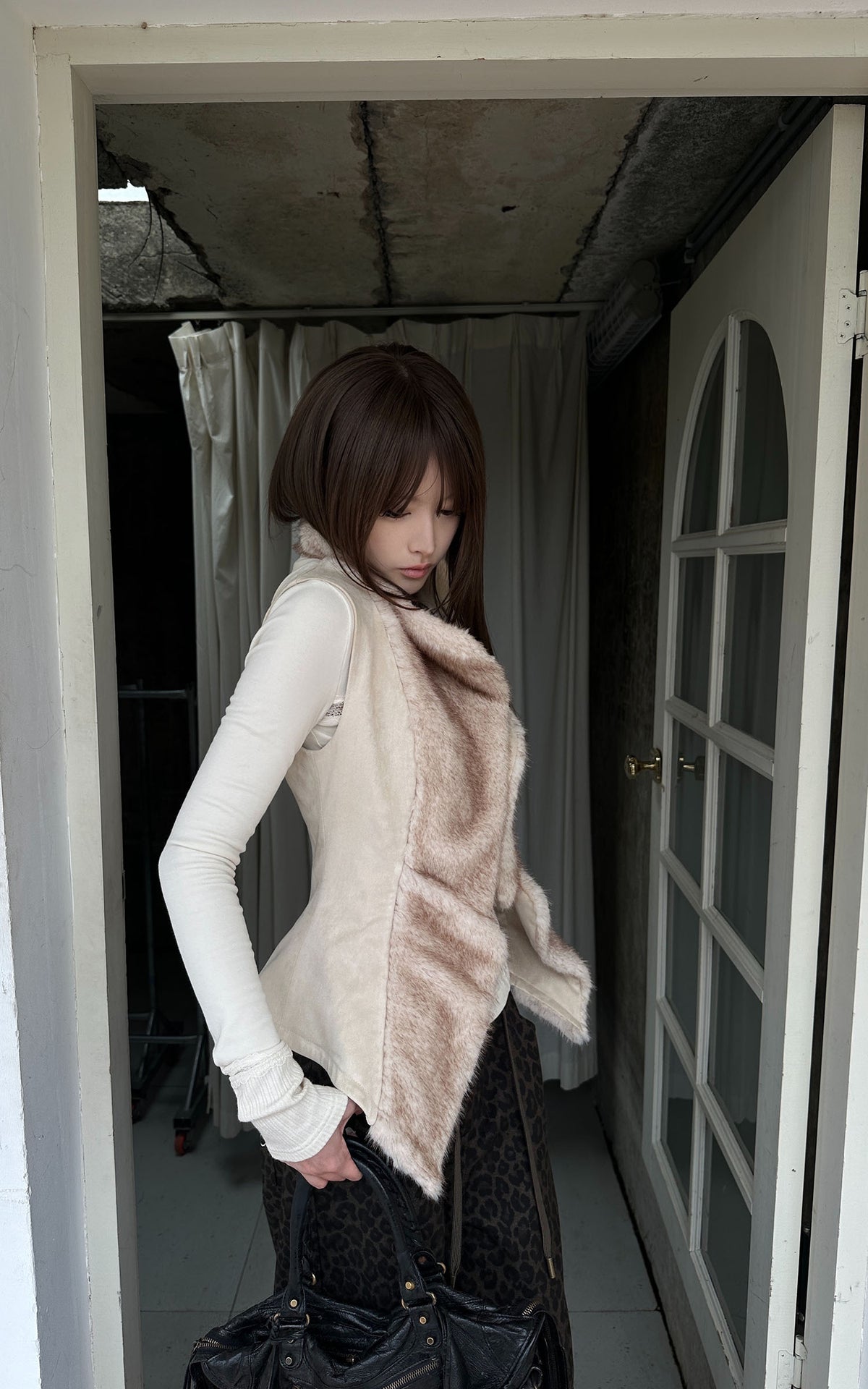 Rase le sol Faux Fur Draped Vest