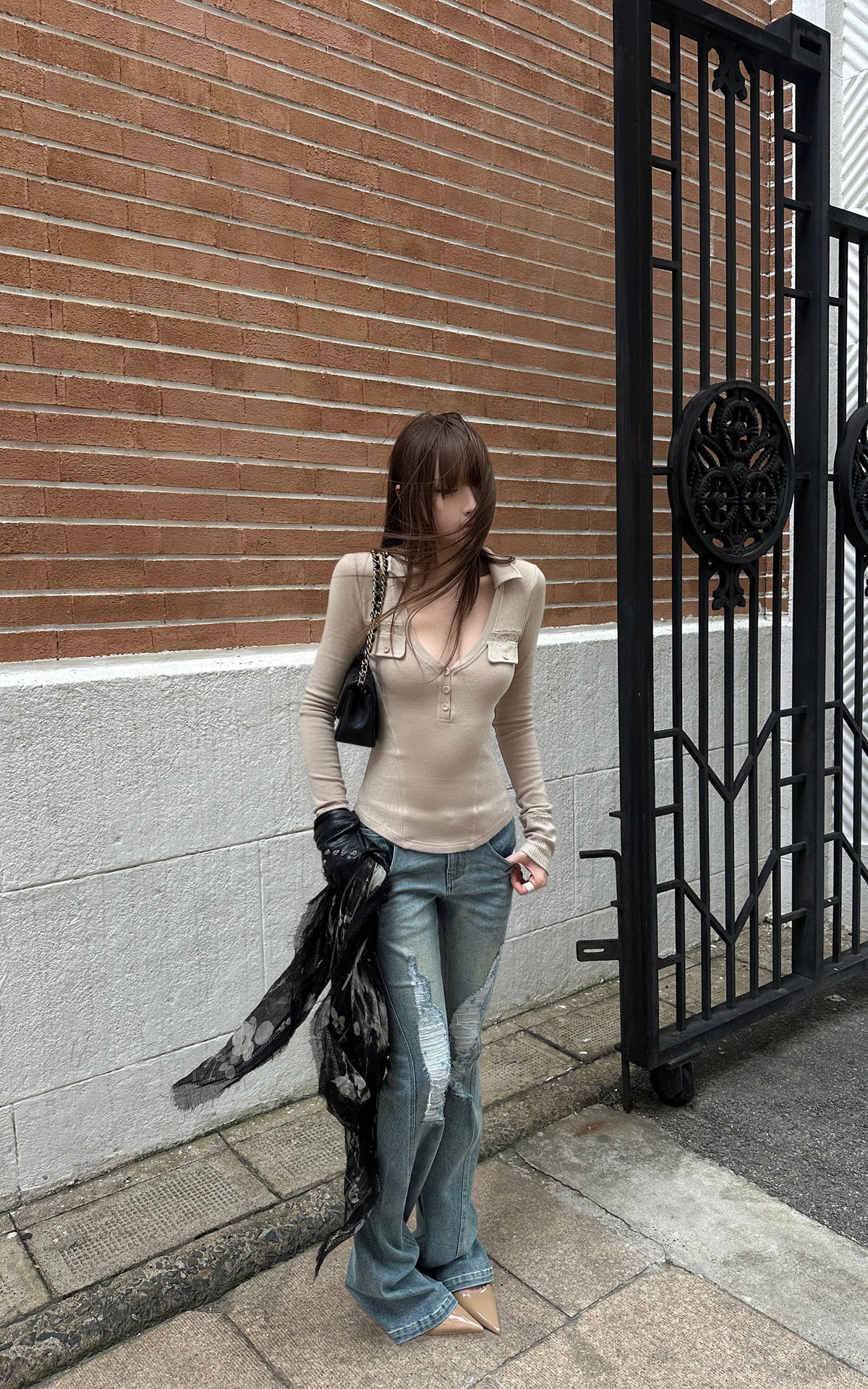 Rase le sol Distressed Low-Rise Flared Denim Pants