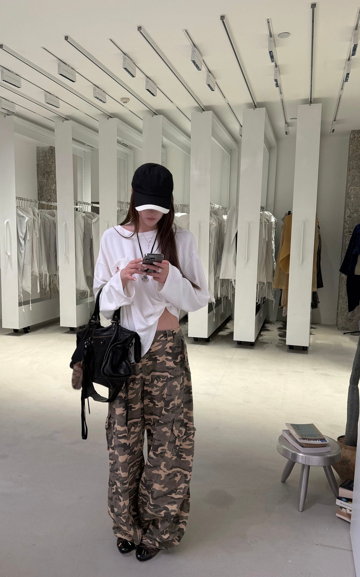 Rase le sol Camouflage Wide Leg Cargo Pants with Buttoned Hems
