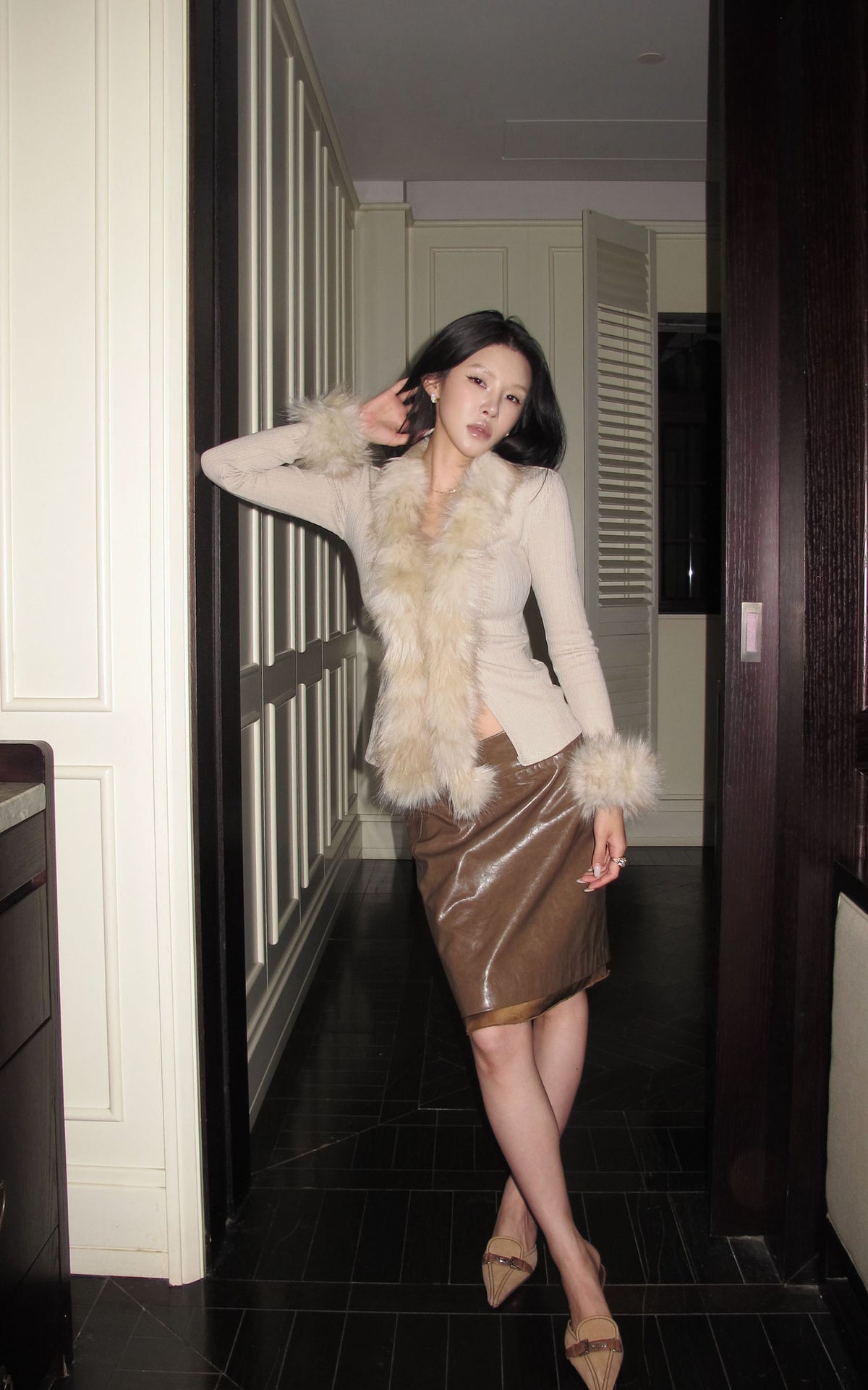 Hydrae Haut cardigan ajusté en maille côtelée avec garniture en peluche