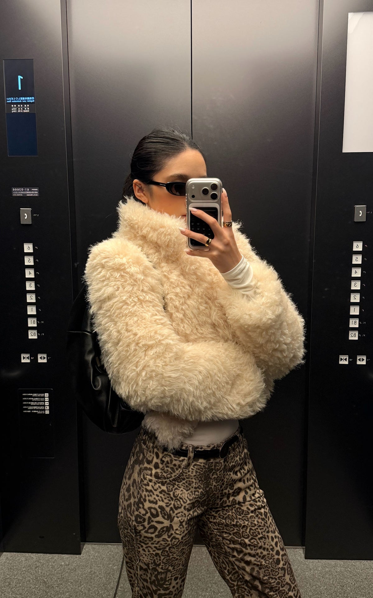 ROVENTE Curly Plush Cropped Jacket with Statement Collar &amp; Rounded Front