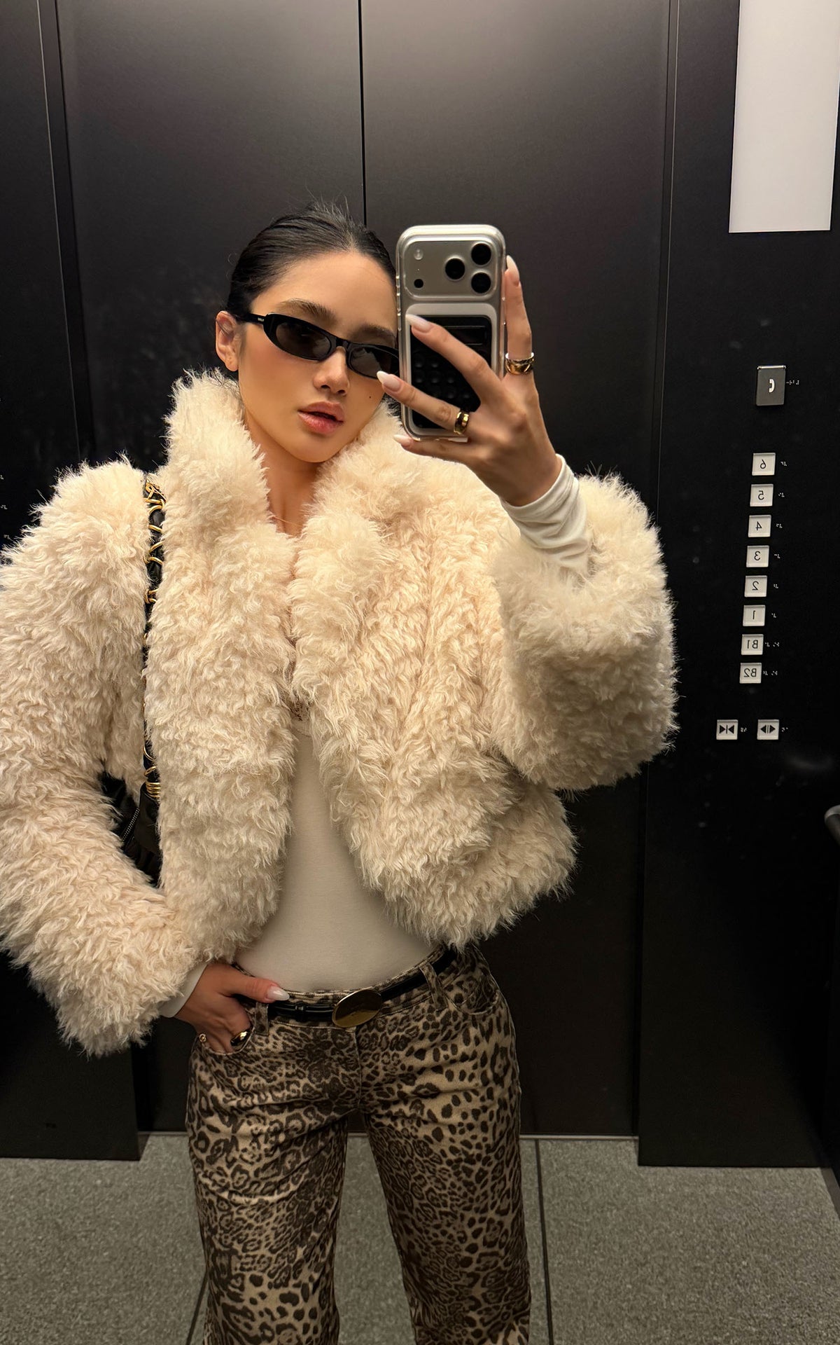 ROVENTE Curly Plush Cropped Jacket with Statement Collar &amp; Rounded Front