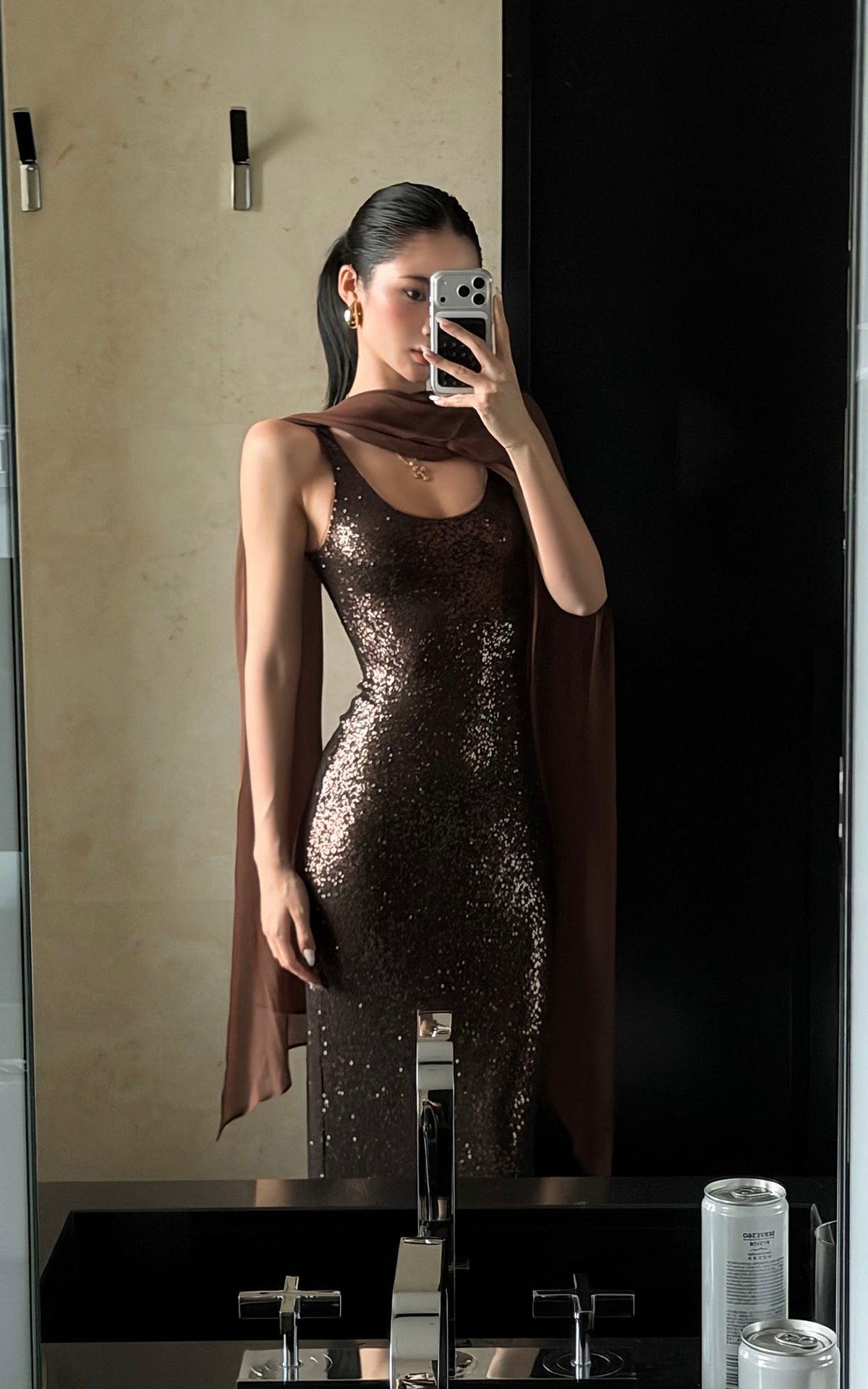 ROVENTE Robe longue à sequins avec écharpe drapée