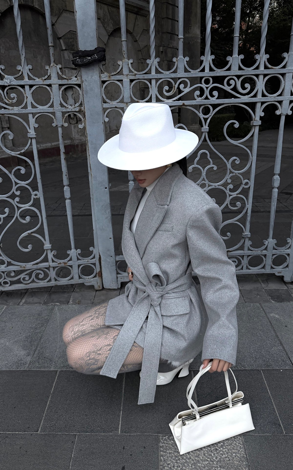 ROVENTE Double-Breasted Belted Blazer with Sculpted Shoulders &amp; Peak Lapels