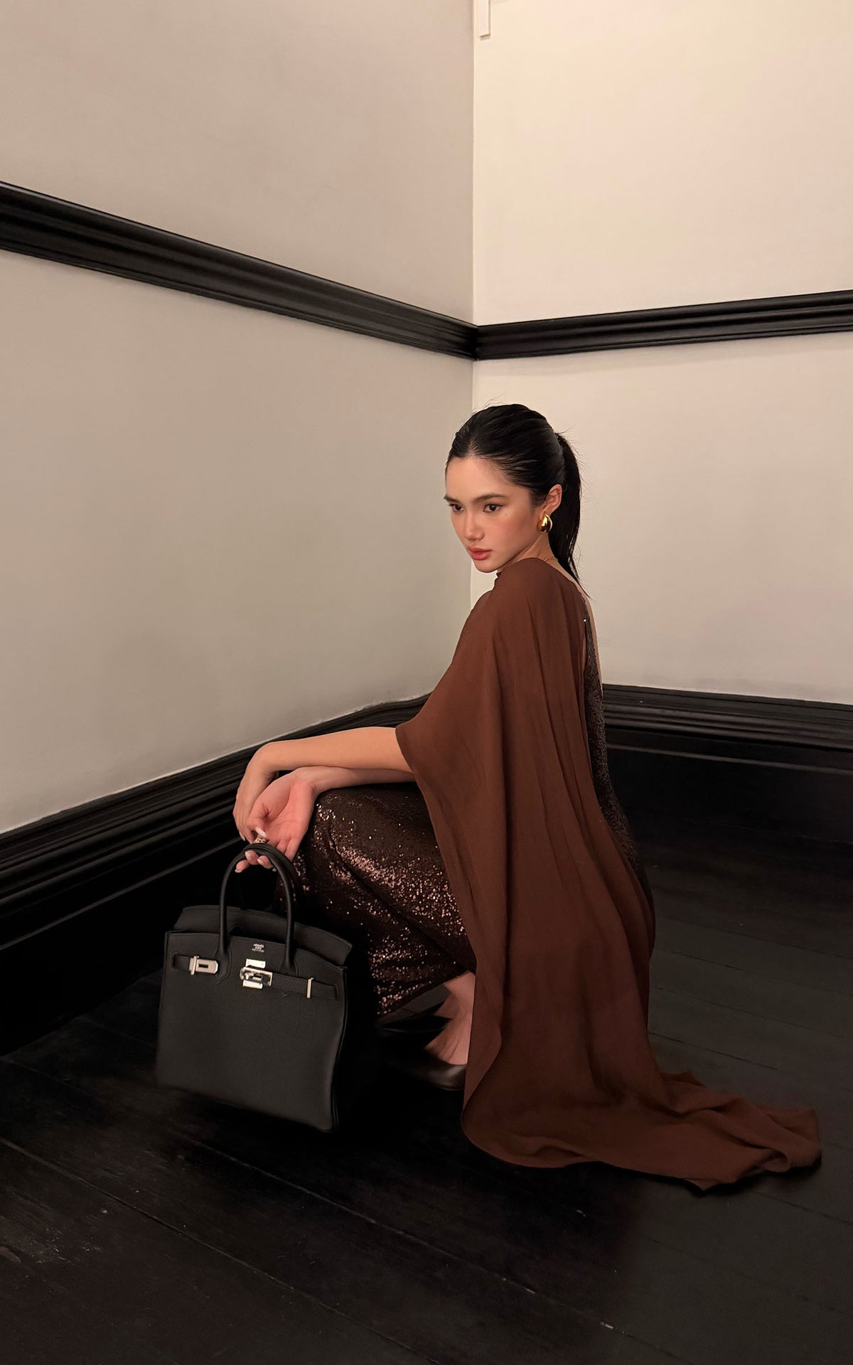ROVENTE Robe longue à sequins avec écharpe drapée