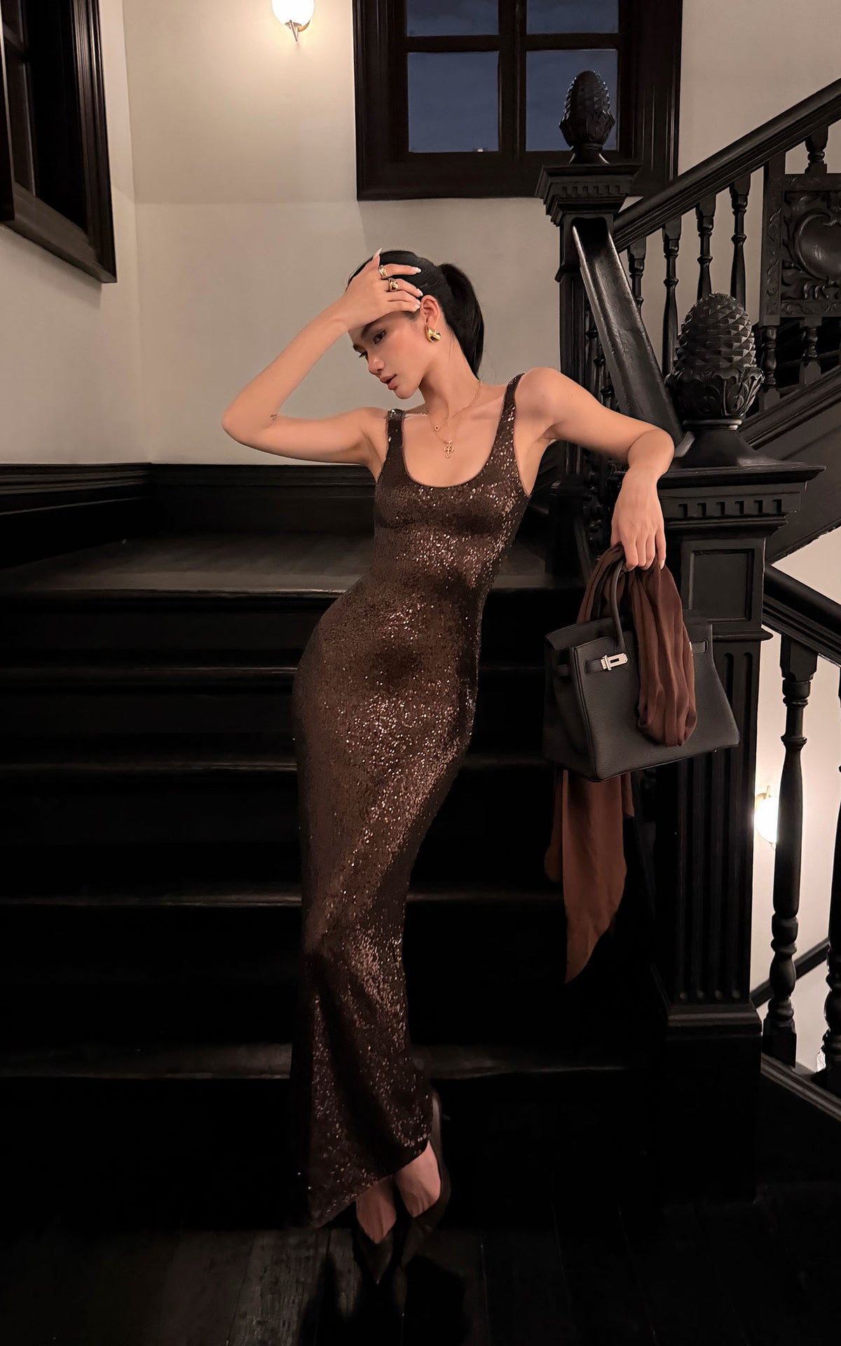 ROVENTE Robe longue à sequins avec écharpe drapée