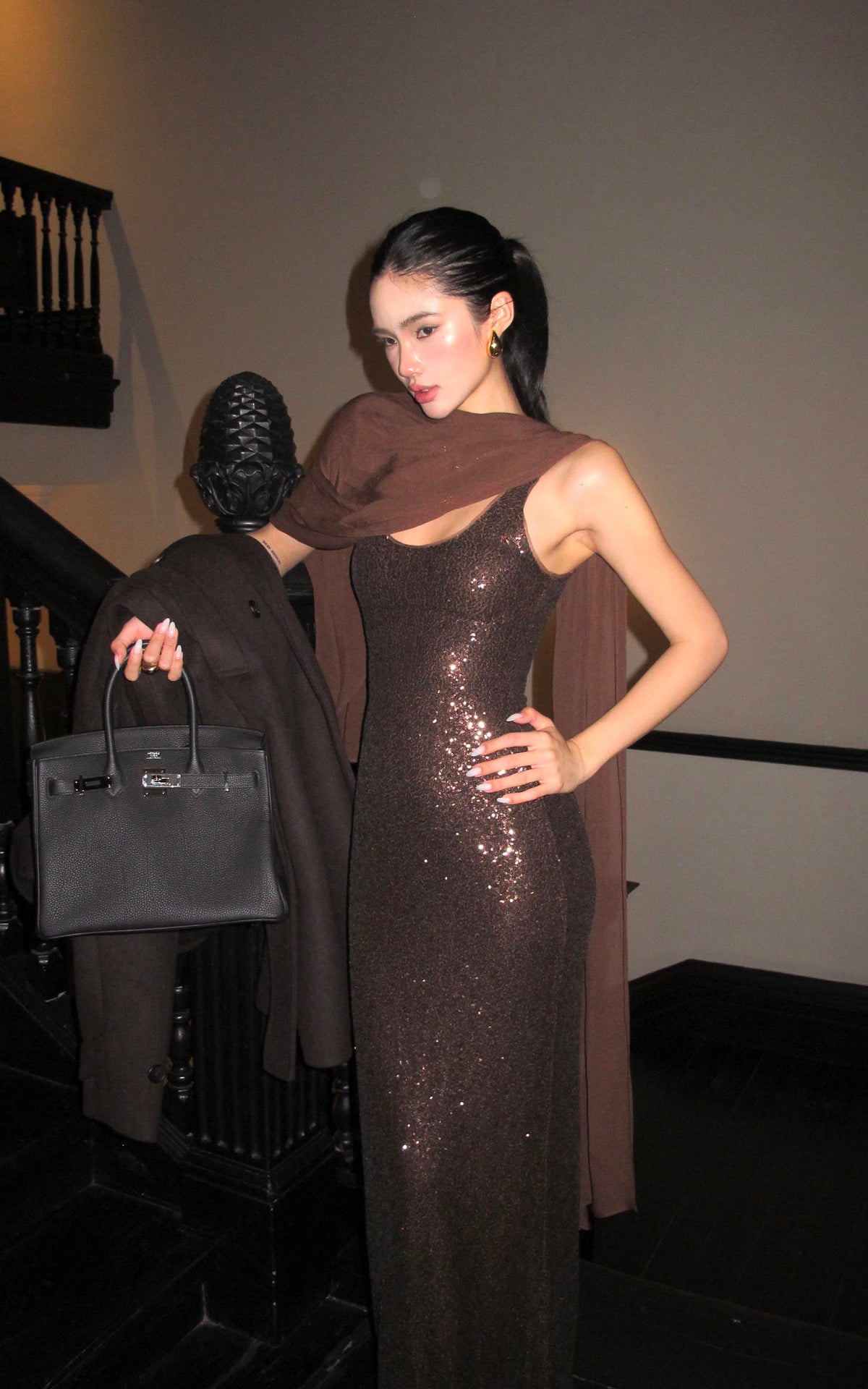 ROVENTE Robe longue à sequins avec écharpe drapée