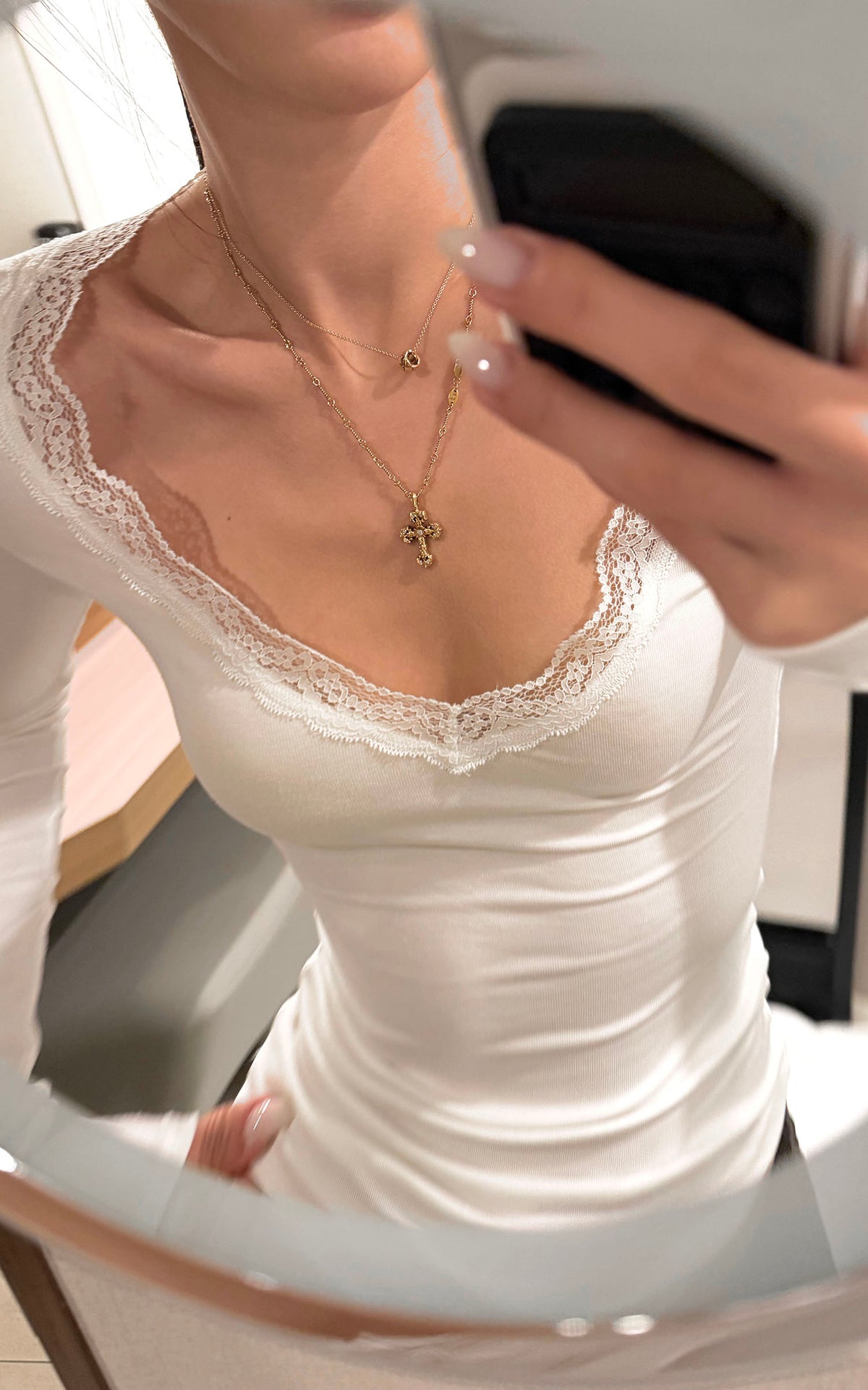 ROVENTE Lace-Trim Deep V-Neck Long-Sleeve Top with Slim Fit &amp; Fine Ribbed Texture