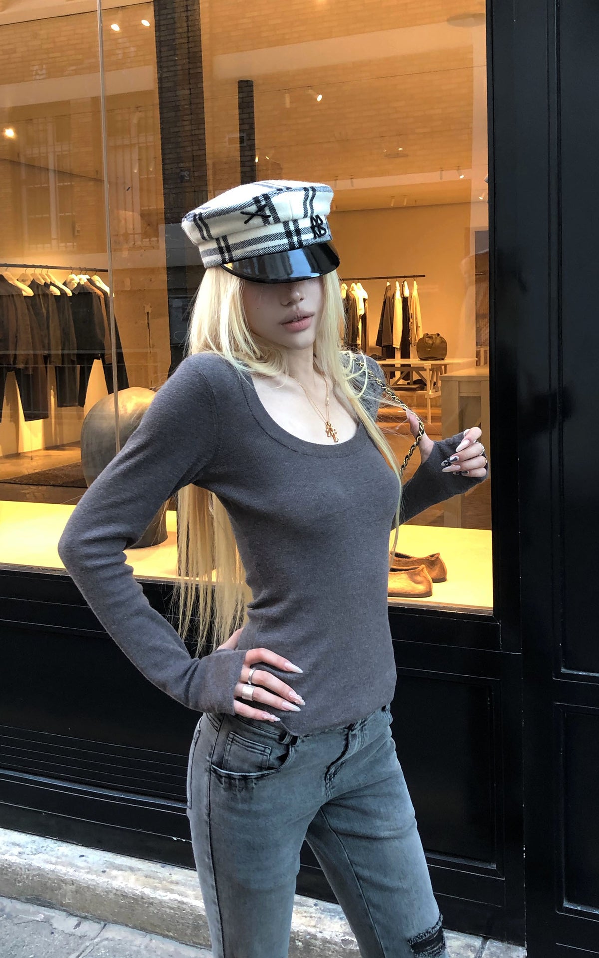Rase le sol Deep Scoop Neck Slim Fit Knit Top