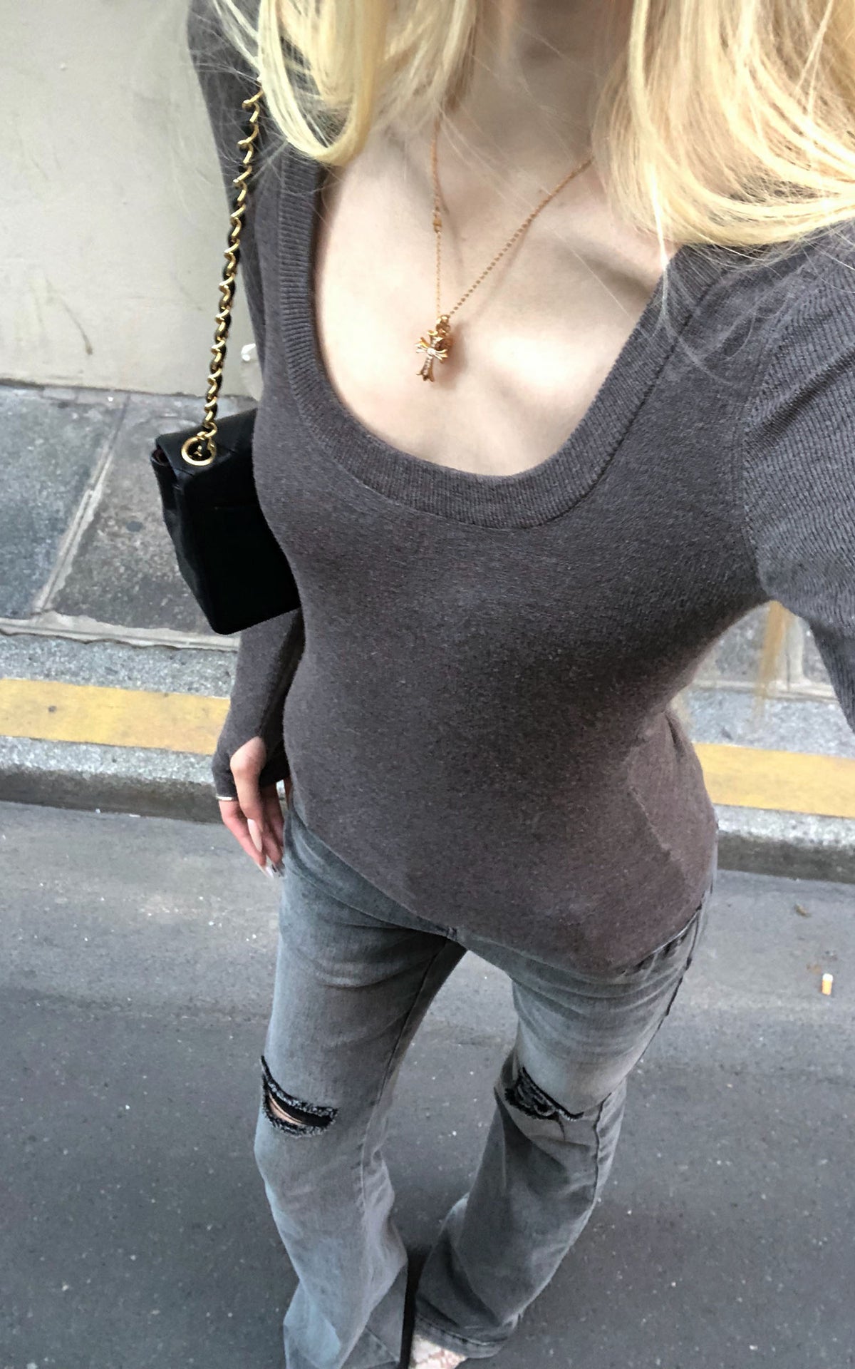 Rase le sol Deep Scoop Neck Slim Fit Knit Top