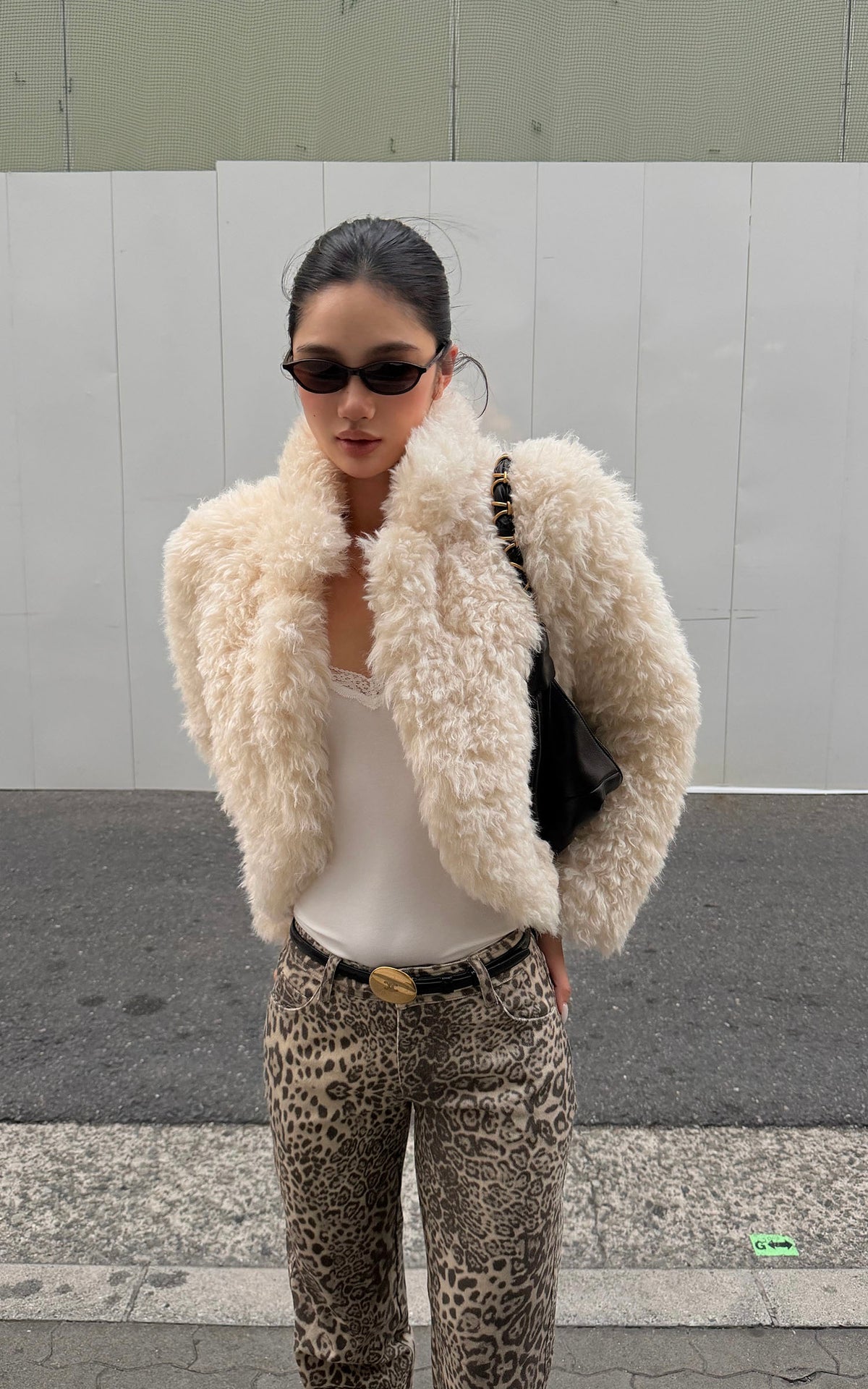 ROVENTE Curly Plush Cropped Jacket with Statement Collar &amp; Rounded Front