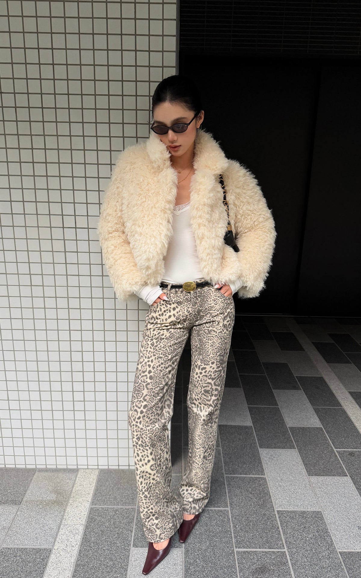 ROVENTE Curly Plush Cropped Jacket with Statement Collar &amp; Rounded Front