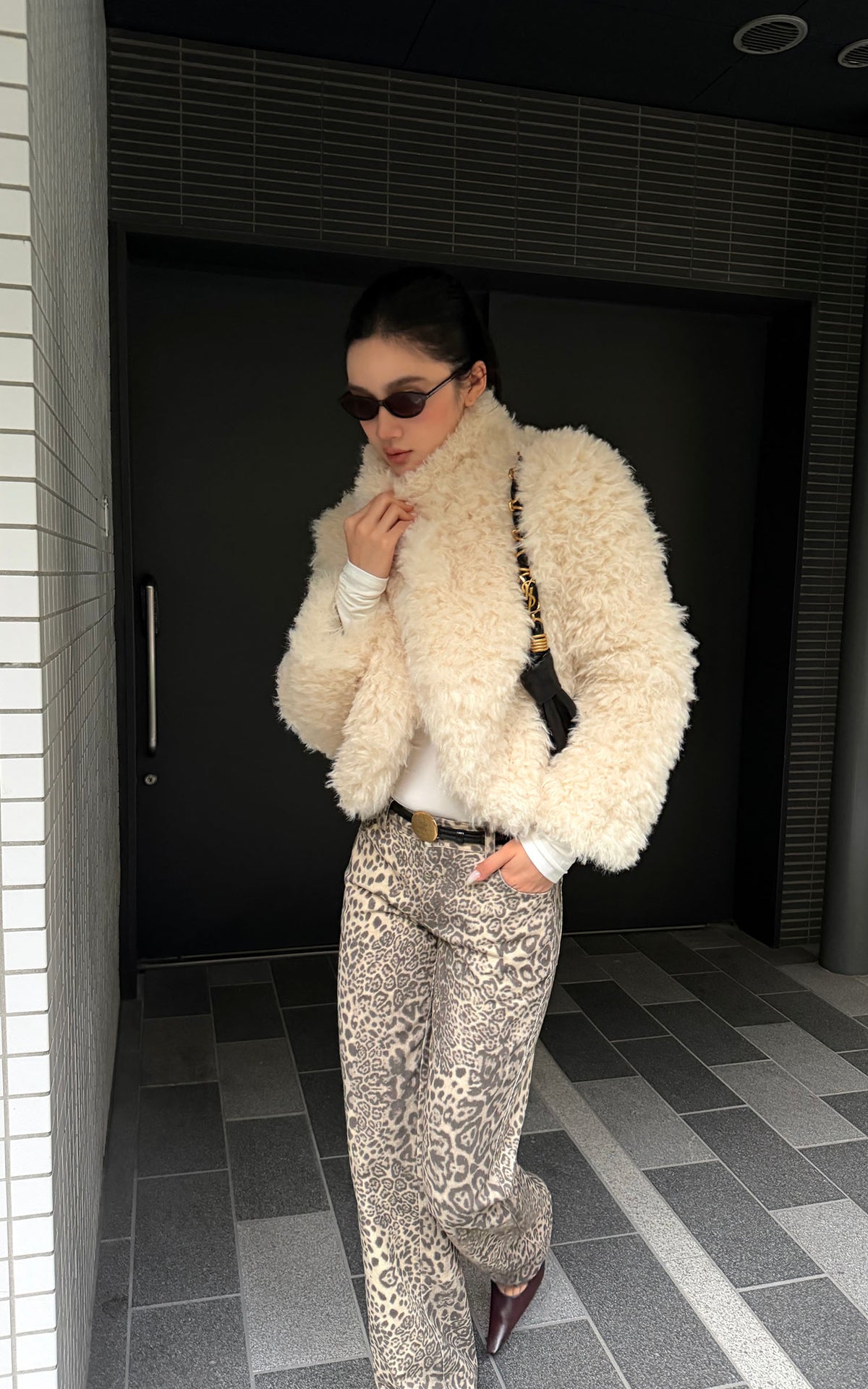ROVENTE Curly Plush Cropped Jacket with Statement Collar &amp; Rounded Front