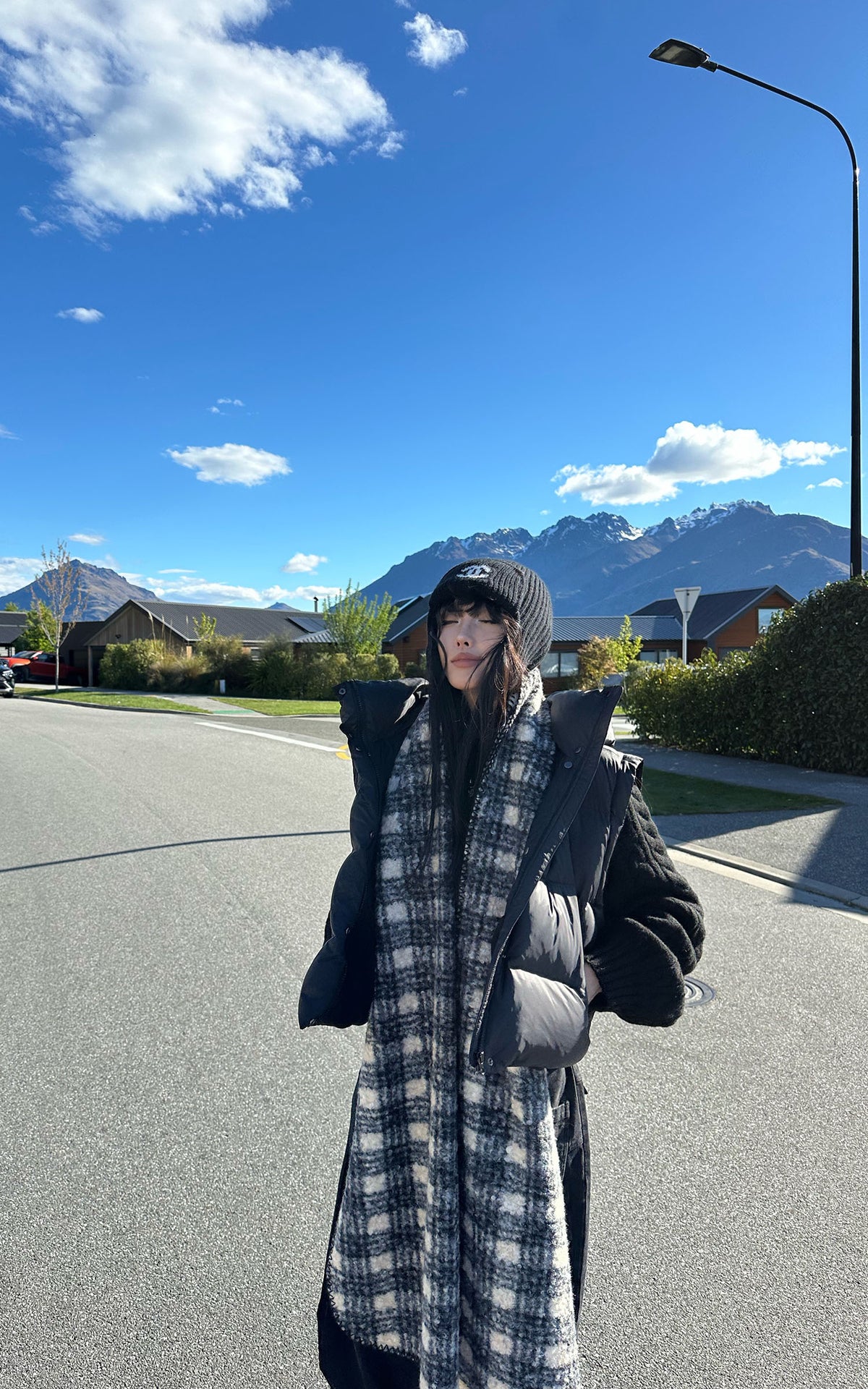 WARDEN EDGE Oversized Hooded Cropped Puffer Jacket with Detachable Sleeves and High Neck