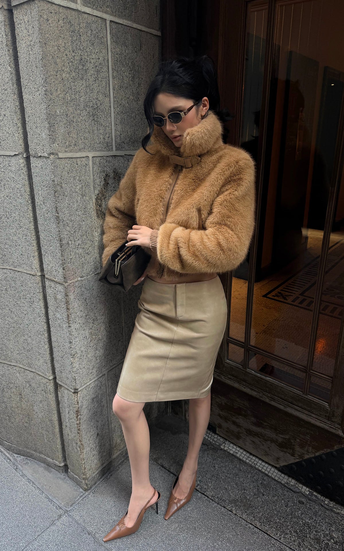 ROVENTE ローライズレザー風ペンシルスカート