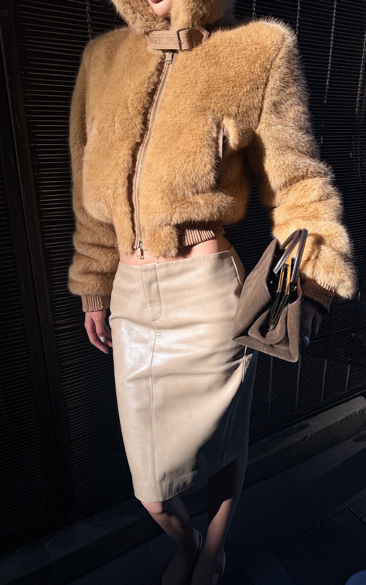 ROVENTE バックル付きハイネックファーエフェクトボンバージャケット