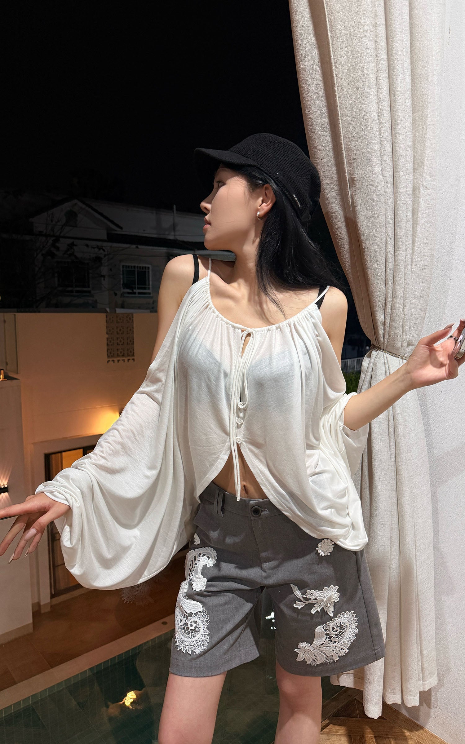 Hydrae シアー ドレープ タイ フロント トップ オフショルダー フローイング スリーブ 軽量 ブラウス
