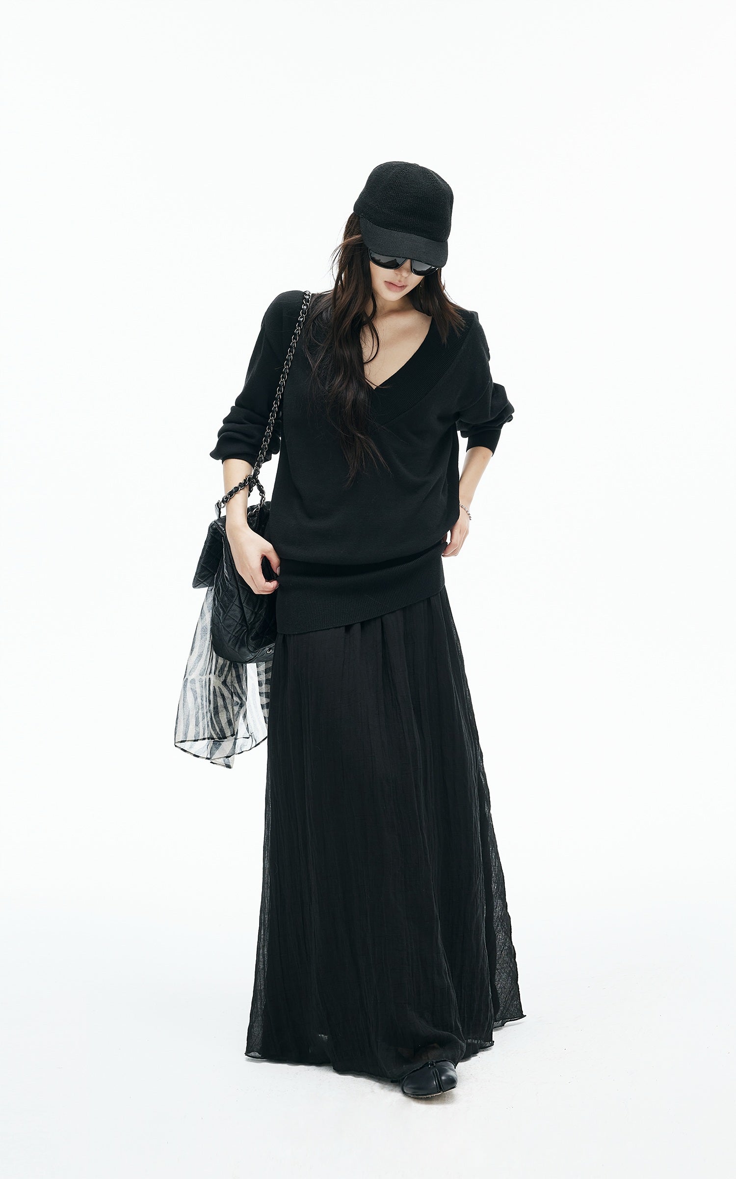IAMXIAA Deep V Relaxed Longline Knit Sweater