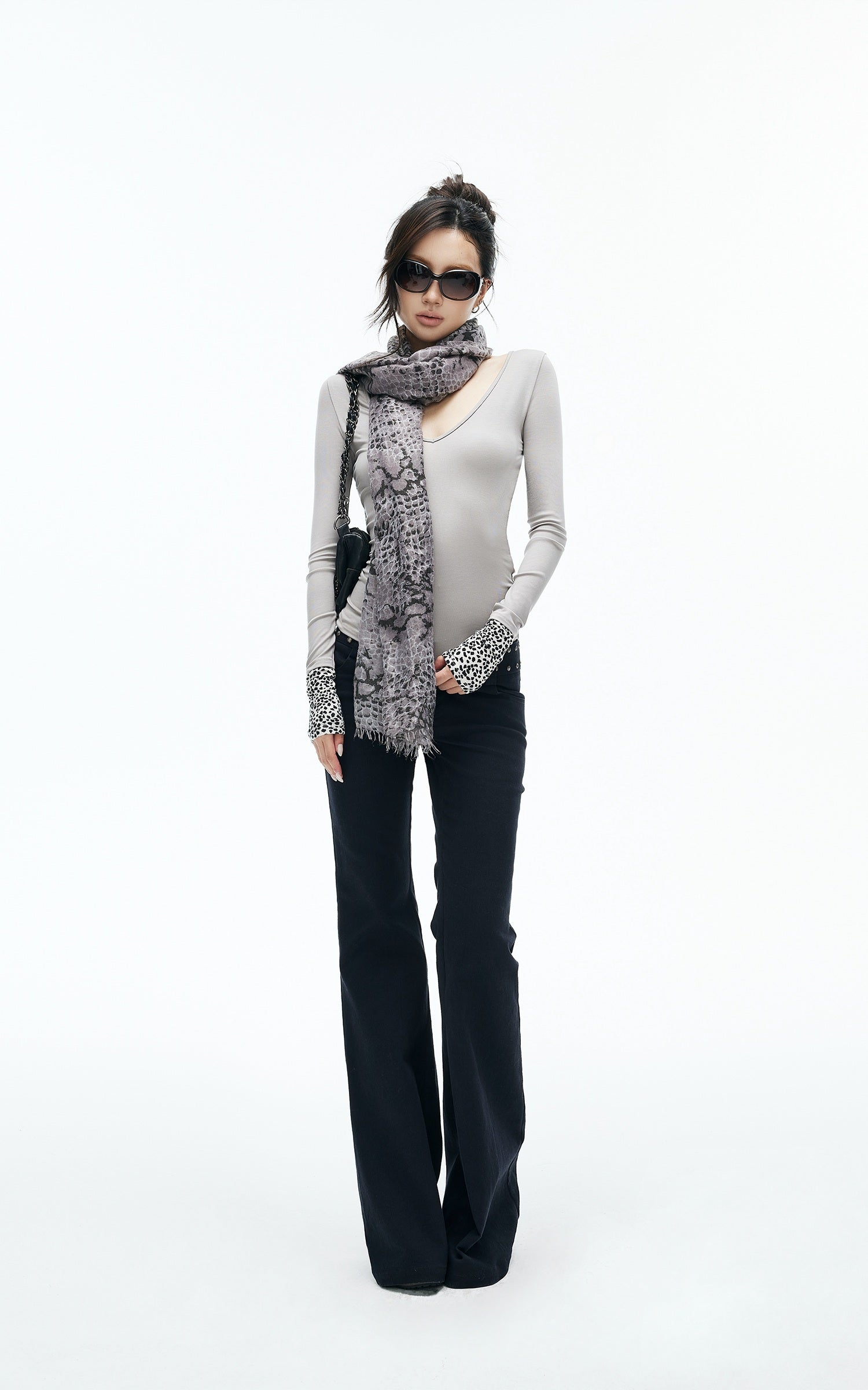 IAMXIAA Leopard Cuff Deep V-Neck Fitted Long Sleeve Top
