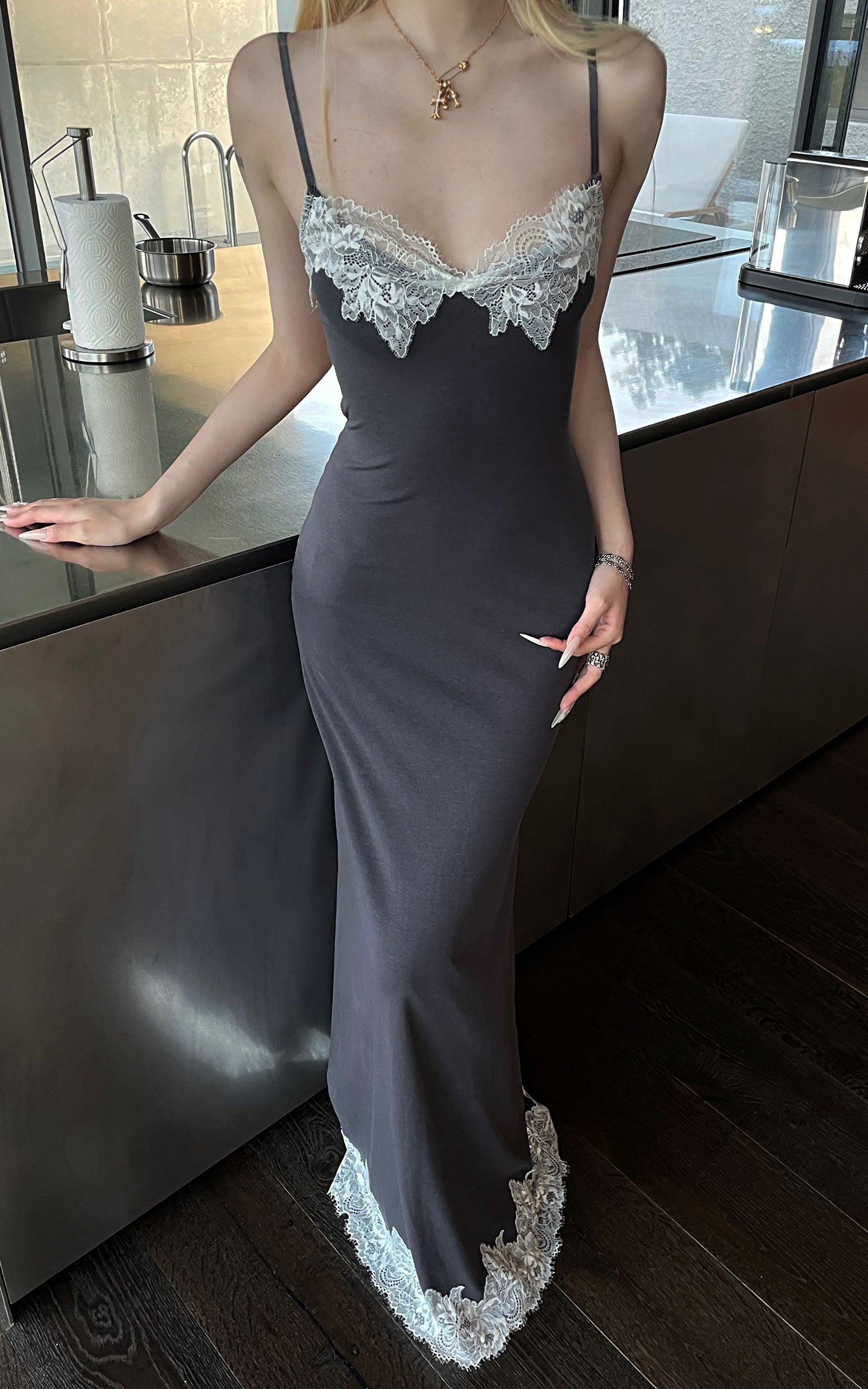 Rase le sol Lace-Trim Open Back Maxi Dress