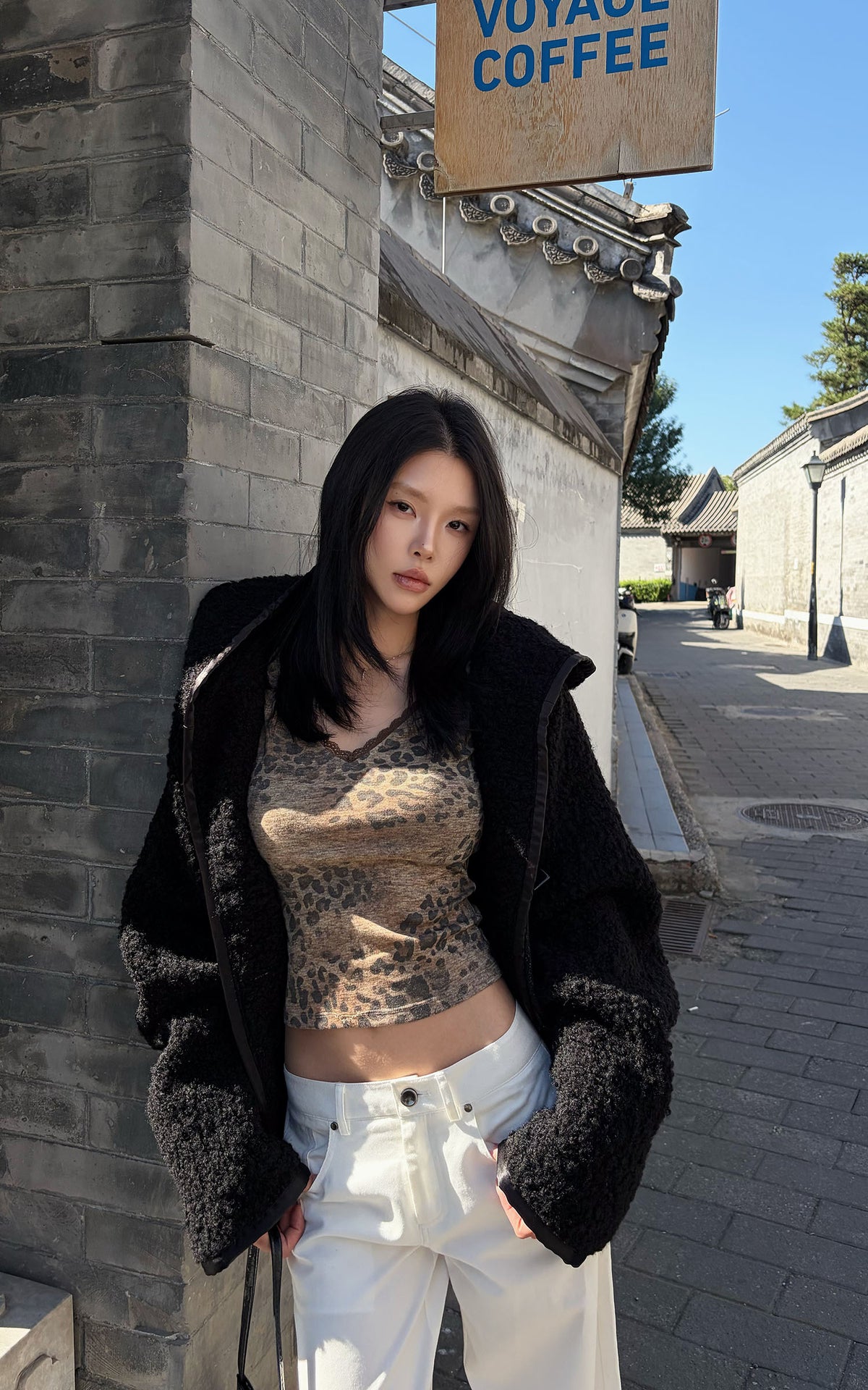 Hydrae Leopard Print Long Sleeve Top With Fitted Silhouette And Lace Trim Details