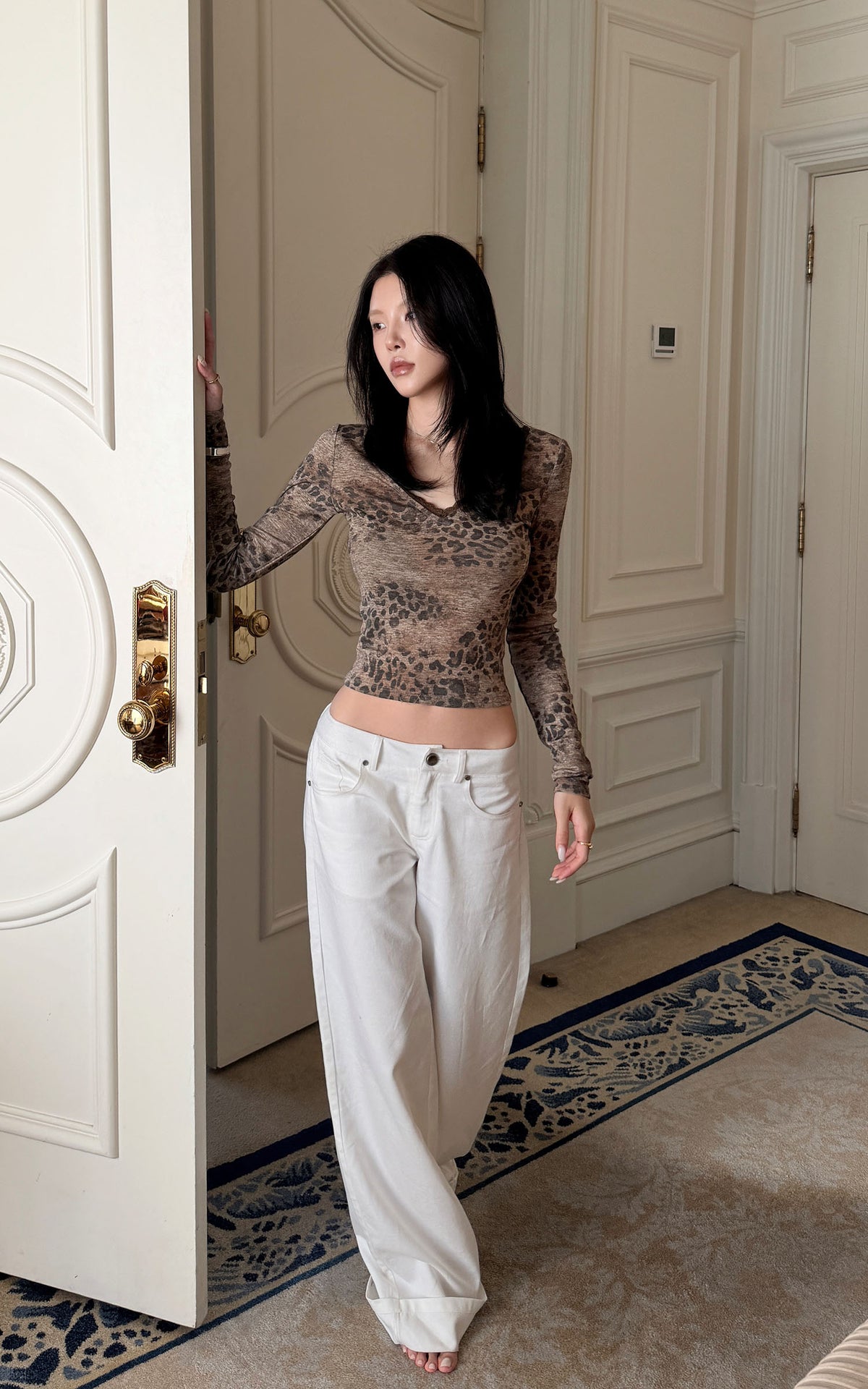 Hydrae Leopard Print Long Sleeve Top With Fitted Silhouette And Lace Trim Details