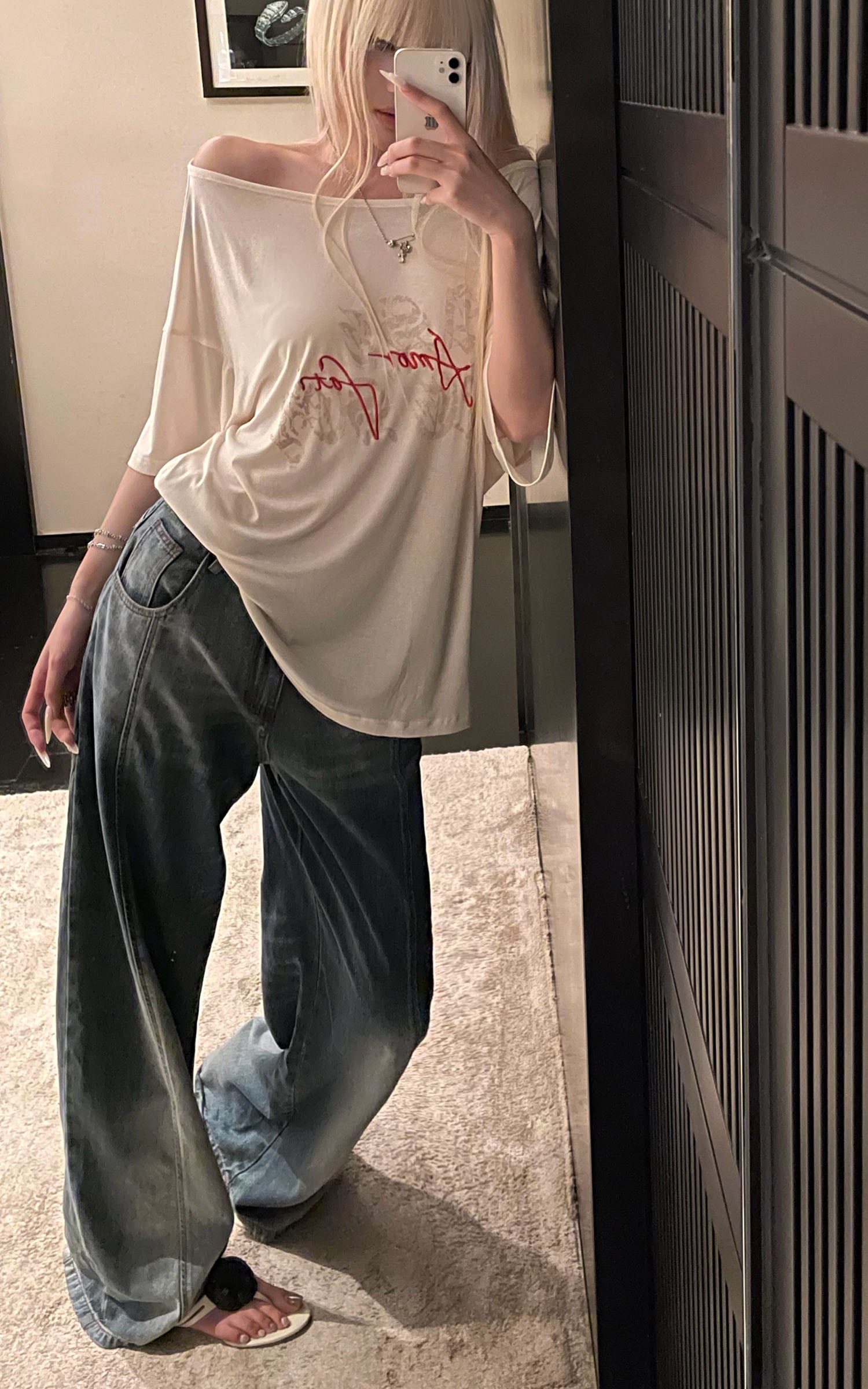 Rase le sol Amor Fati Off-Shoulder Oversized T-Shirt