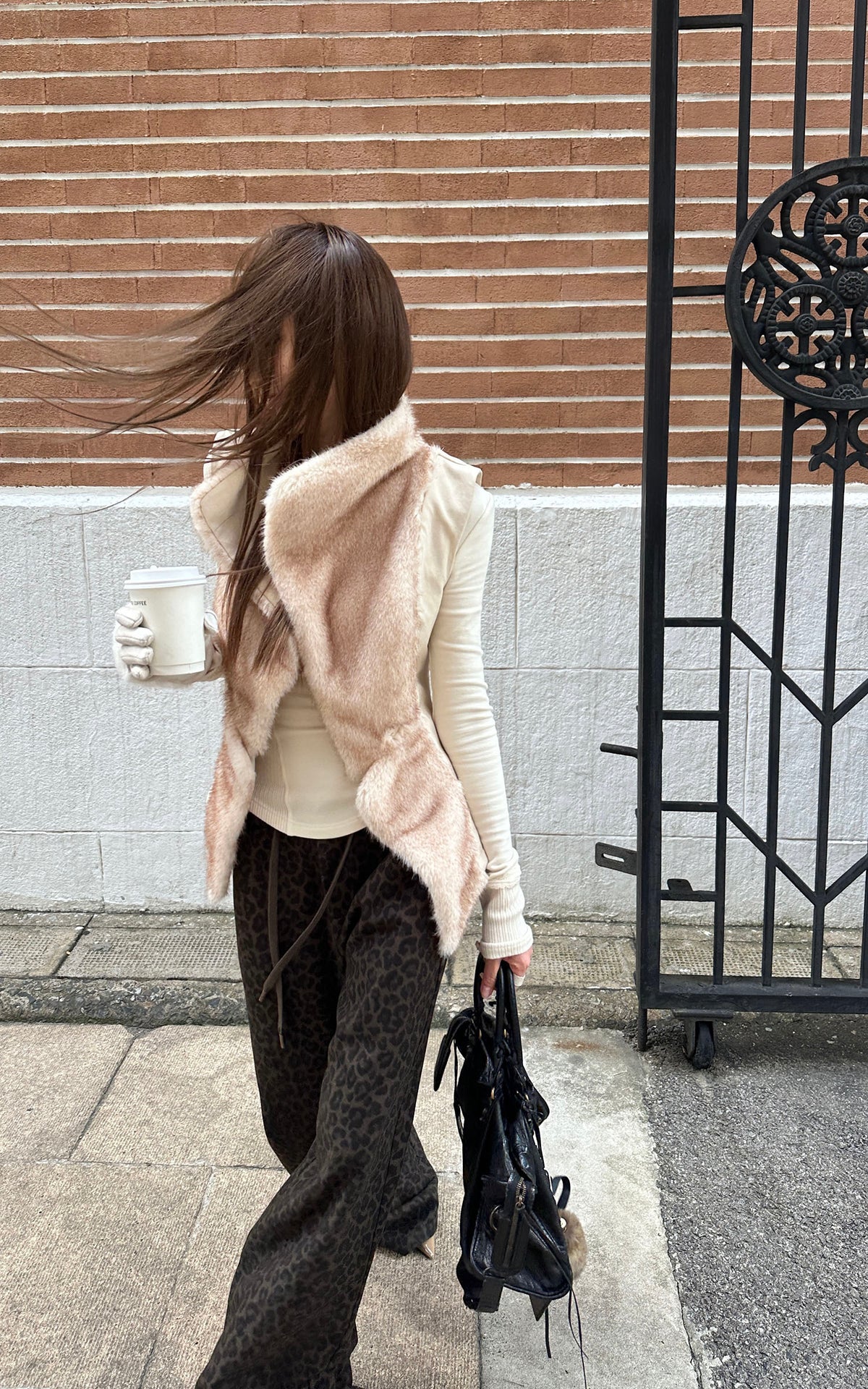 Rase le sol Faux Fur Draped Vest