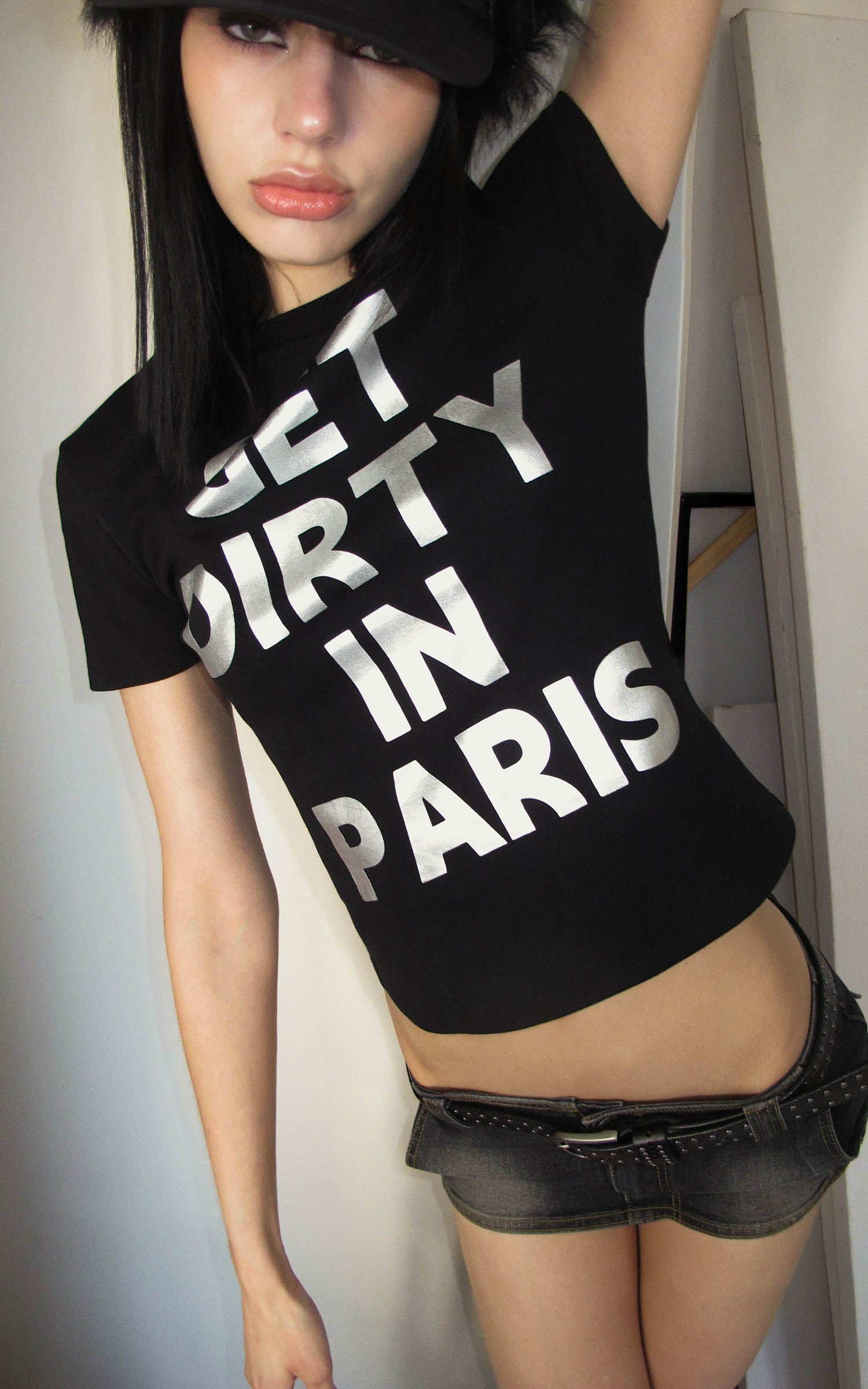 0122stepll “パリで汚れよう” フィットグラフィックTシャツ