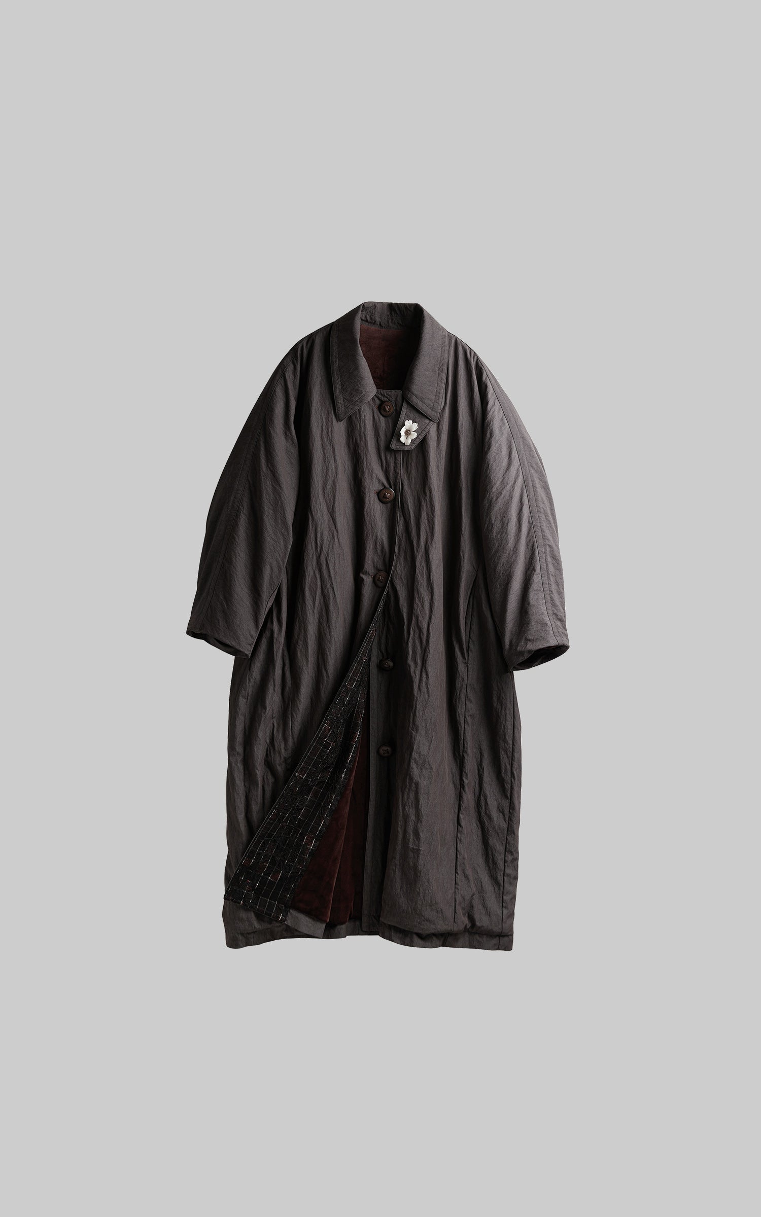 DOINDULGE Crinkled Long Coat with Contrast Inner Panel