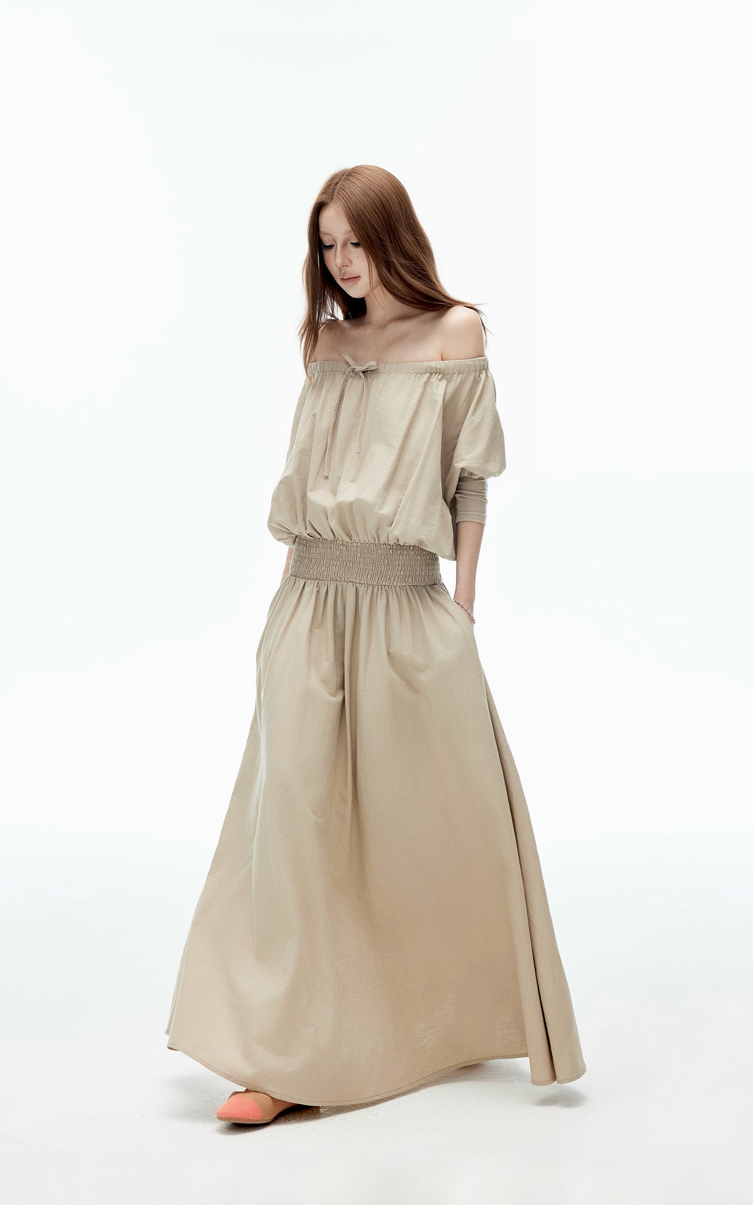 IAMXIAA オフショルダー スモックウエスト マキシドレス リラックスフィット フローニュアンス リゾートスタイル