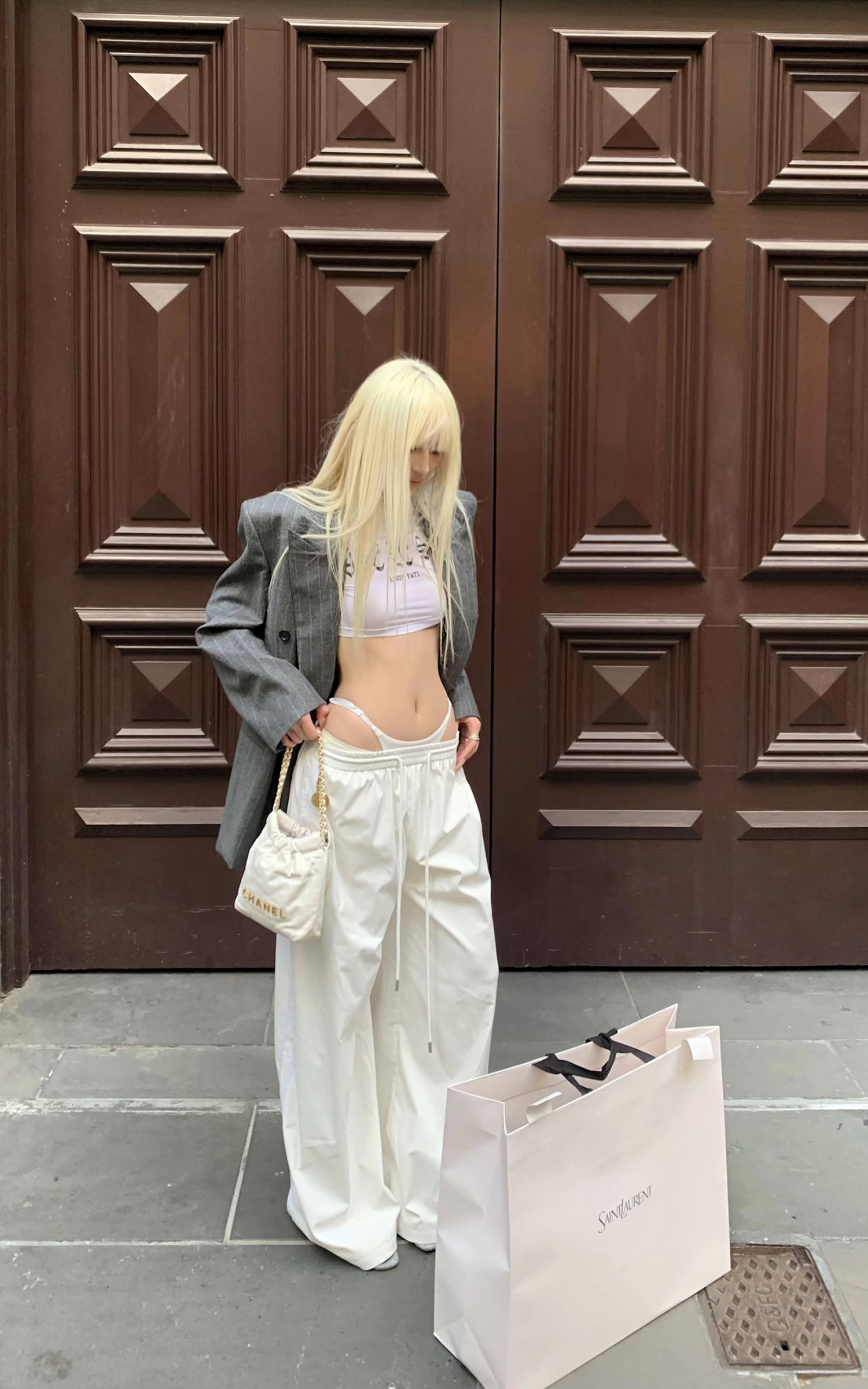 Rase le sol Gothic Print Cropped White Tee - PINKPARKS