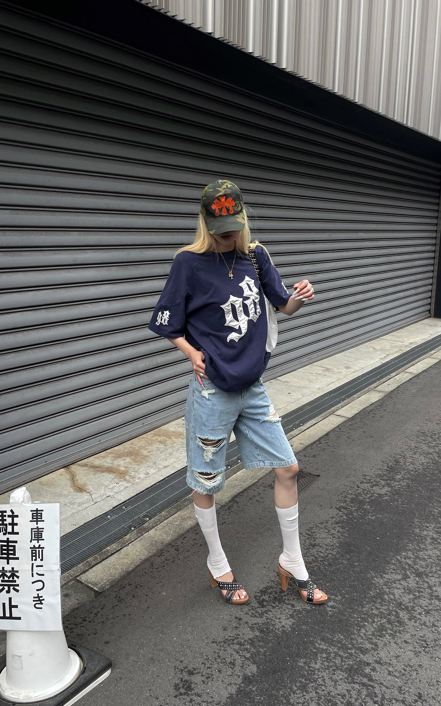 Rase le sol Low-Rise Asymmetric Waist Distressed Denim Pants
