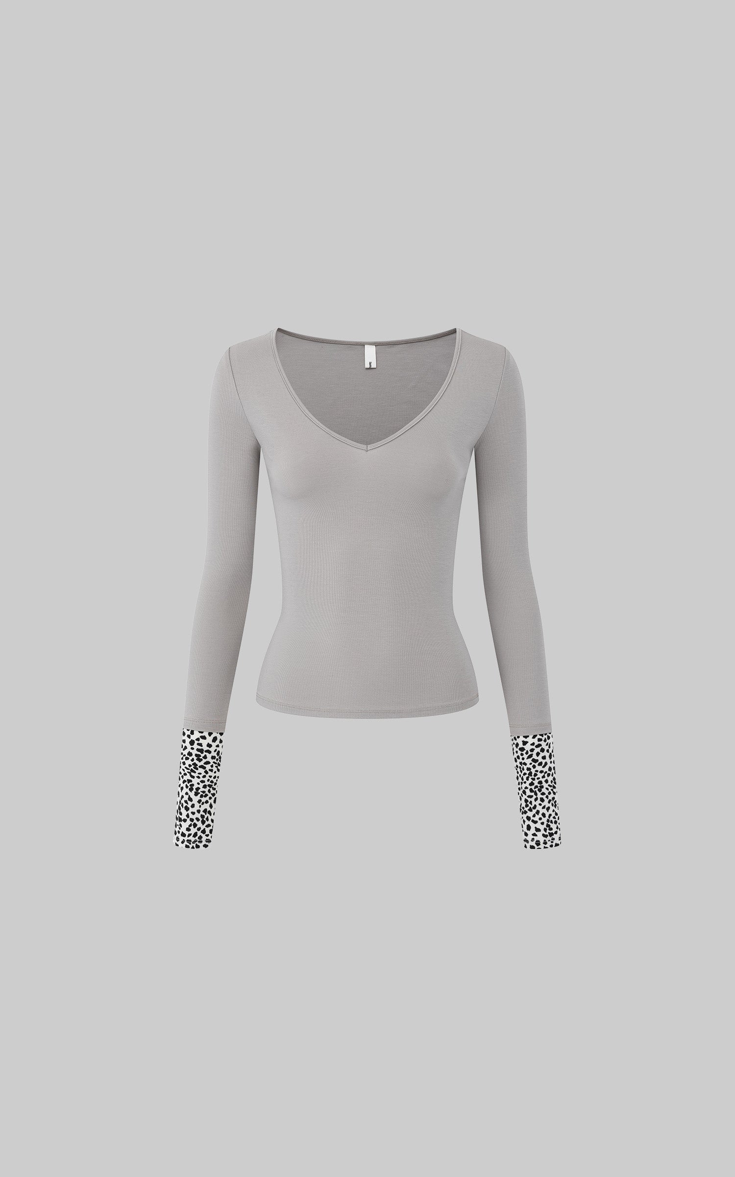 IAMXIAA Leopard Cuff Deep V-Neck Fitted Long Sleeve Top