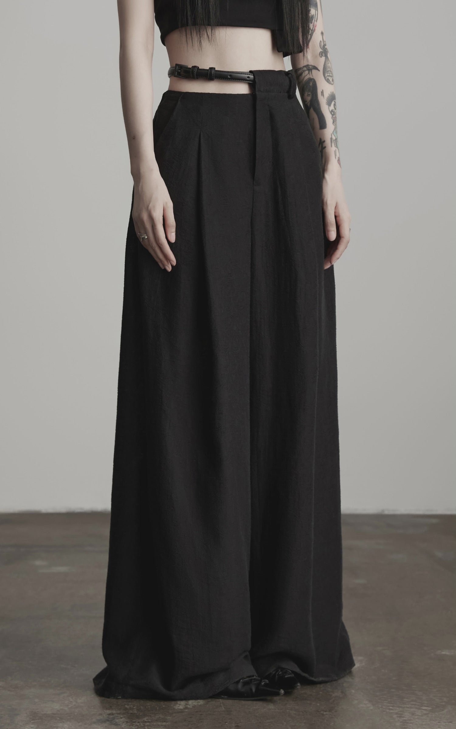 DOINDULGE Structured Wide-Leg Pants with Textured Detail and Sculpted Waistband