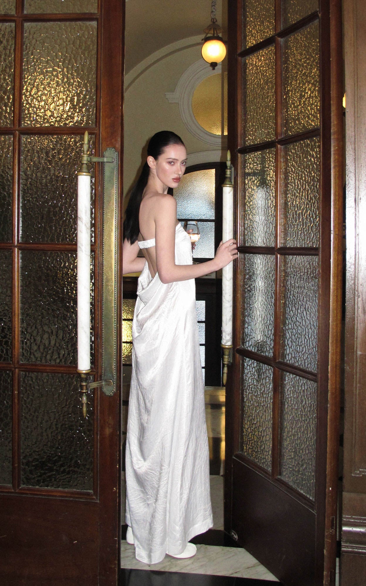 0122stepll Robe longue bustier en satin dos nu