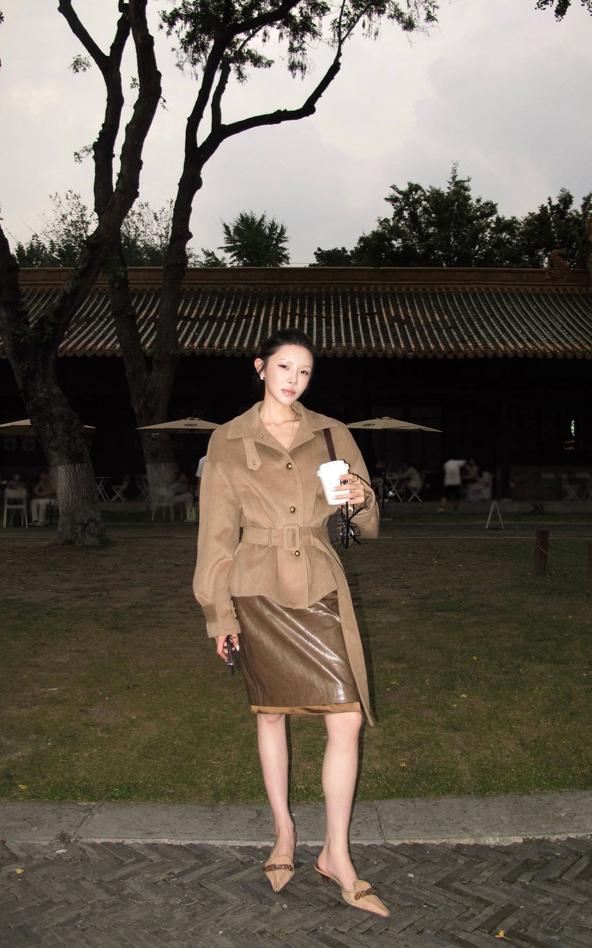 Hydrae 하이 칼라 버클 벨트 페플럼 자켓