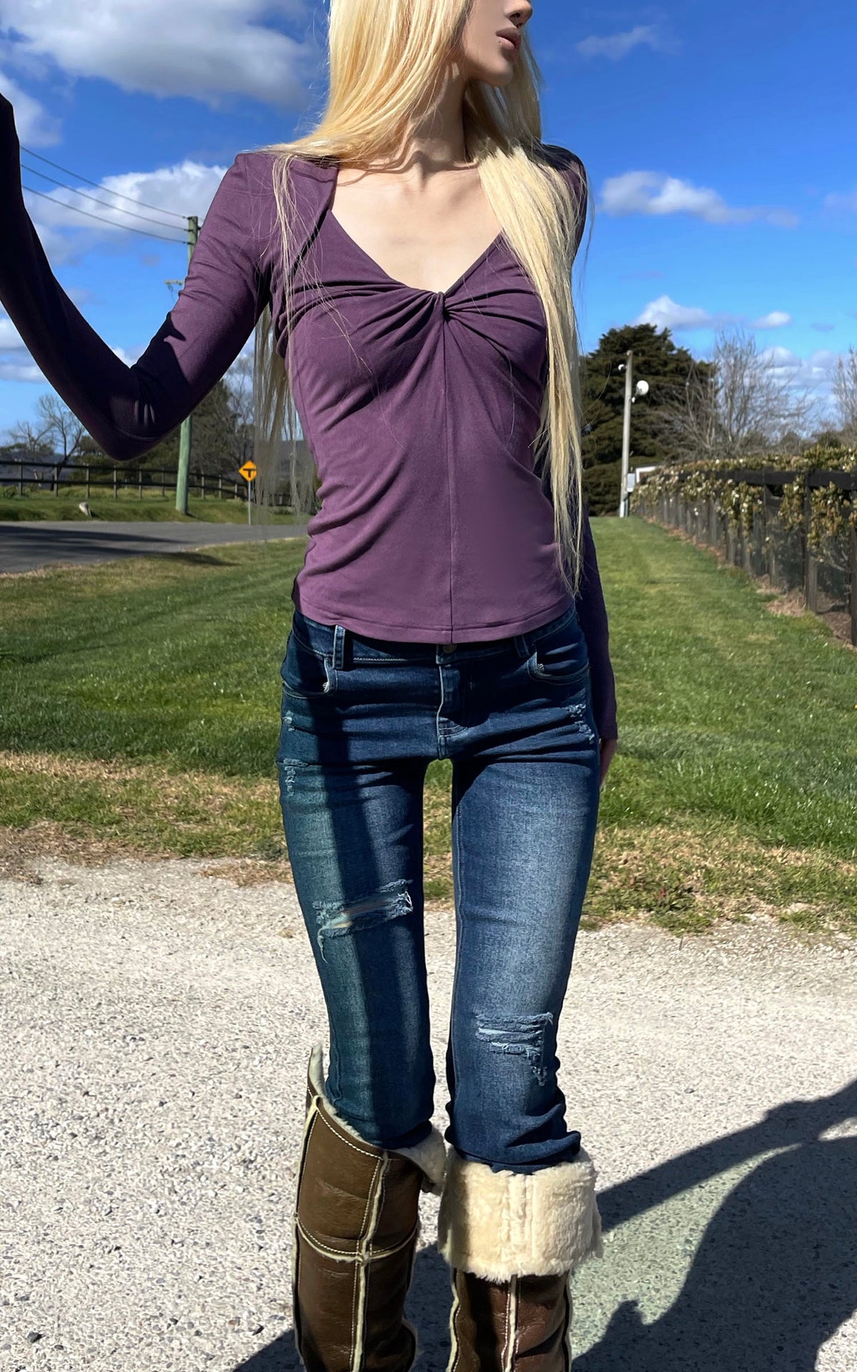 Rase le sol Twisted V-Neck Fitted Long Sleeve Top