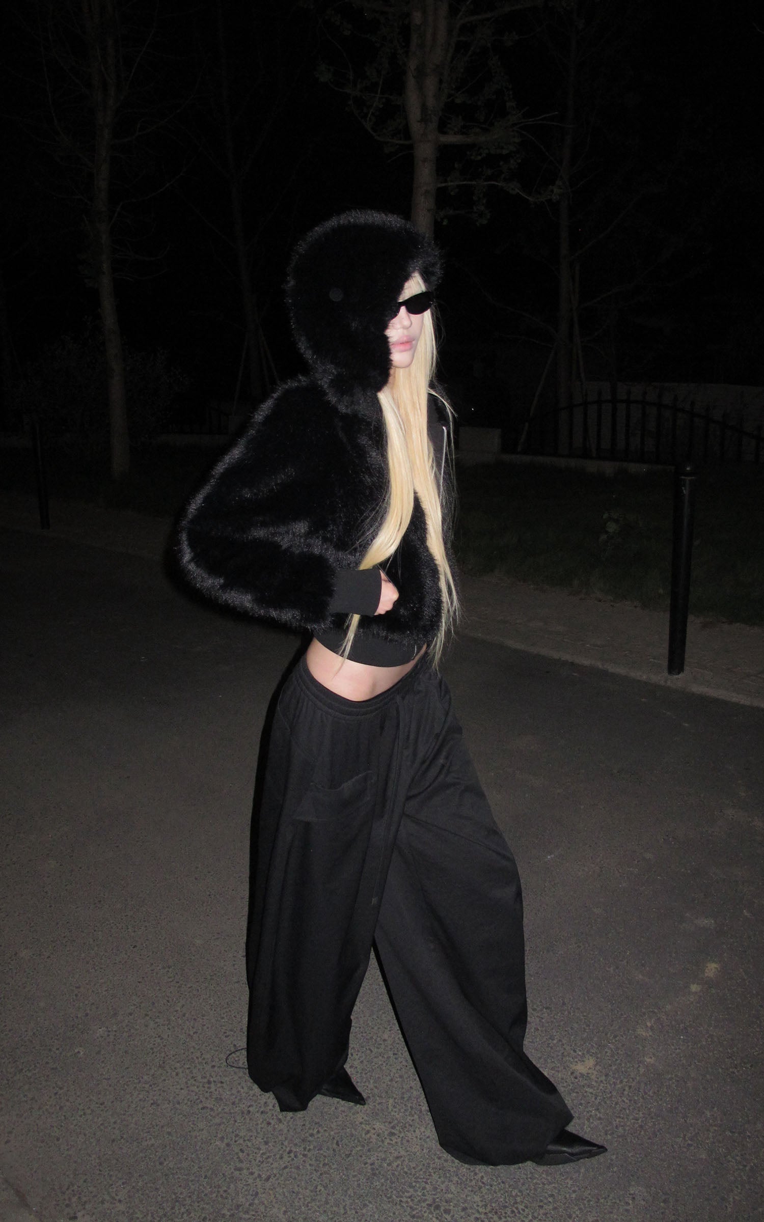 Rase le sol デビルウィング付きフェイクファーフーディ