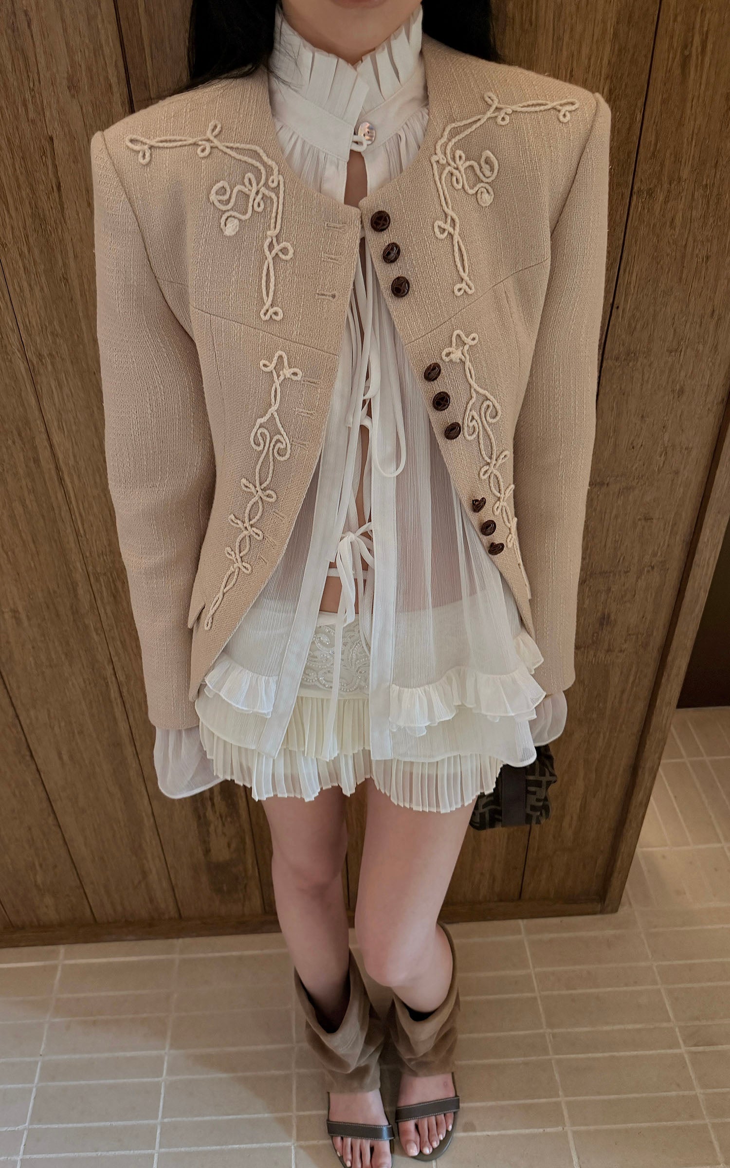 Hydrae Embroidered Fitted Blazer Structured Waist Cropped Jacket Vintage Inspired Tailored Top
