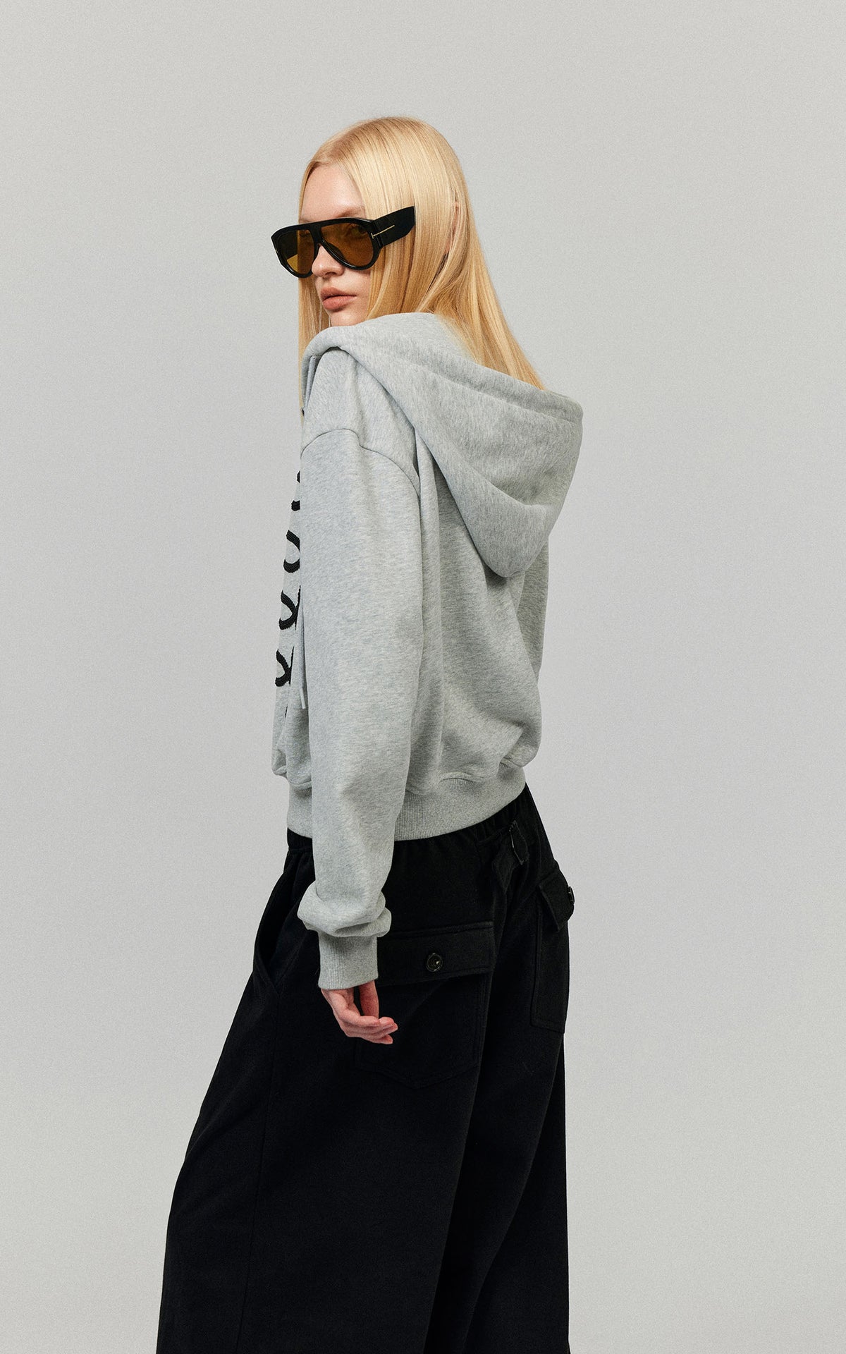 0122stepll Braided Loop Graphic Cropped Zip-Up Hoodie