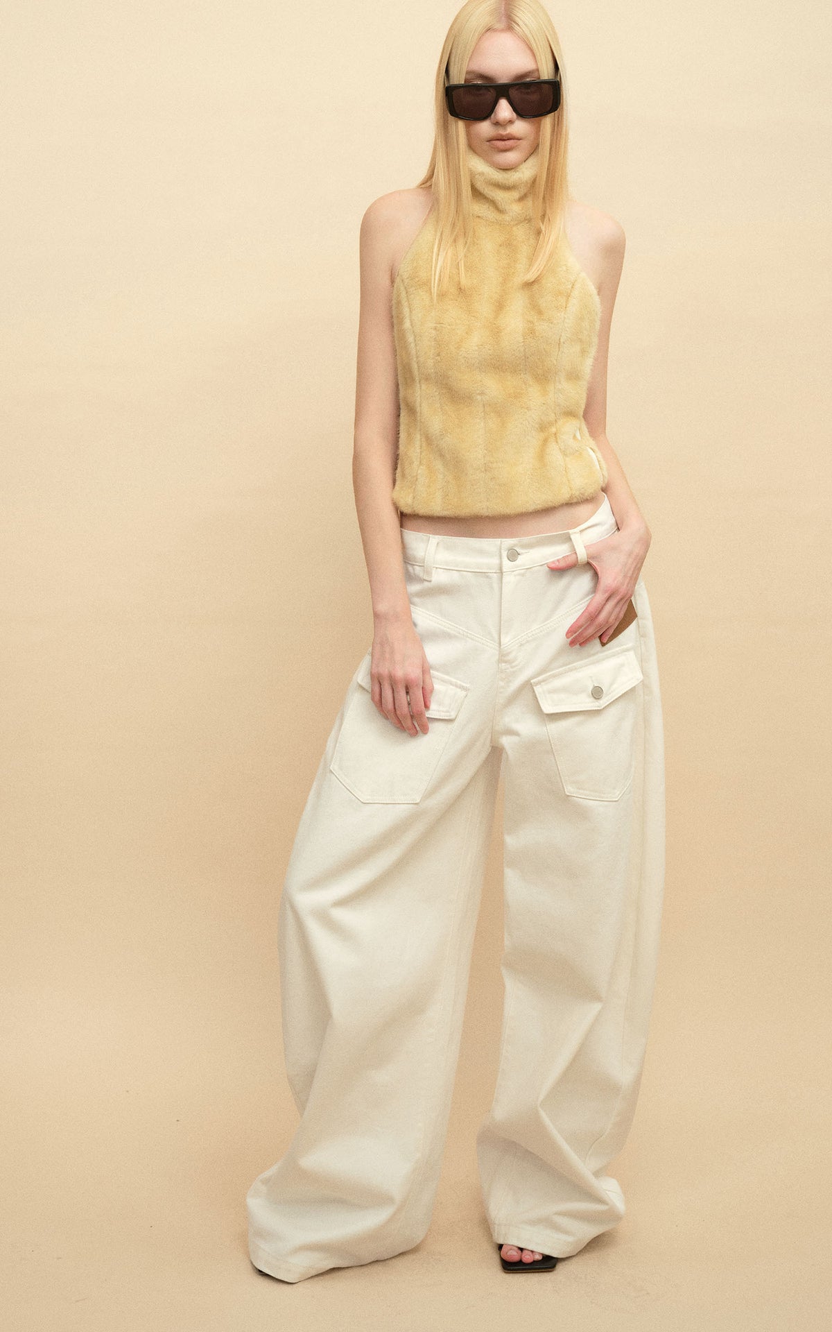 0122stepll Faux Fur Open-Back Halter Top