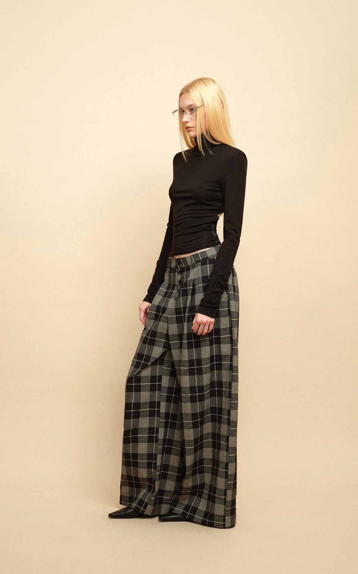 0122stepll Lace-Back Cutout Turtleneck Long Sleeve Top