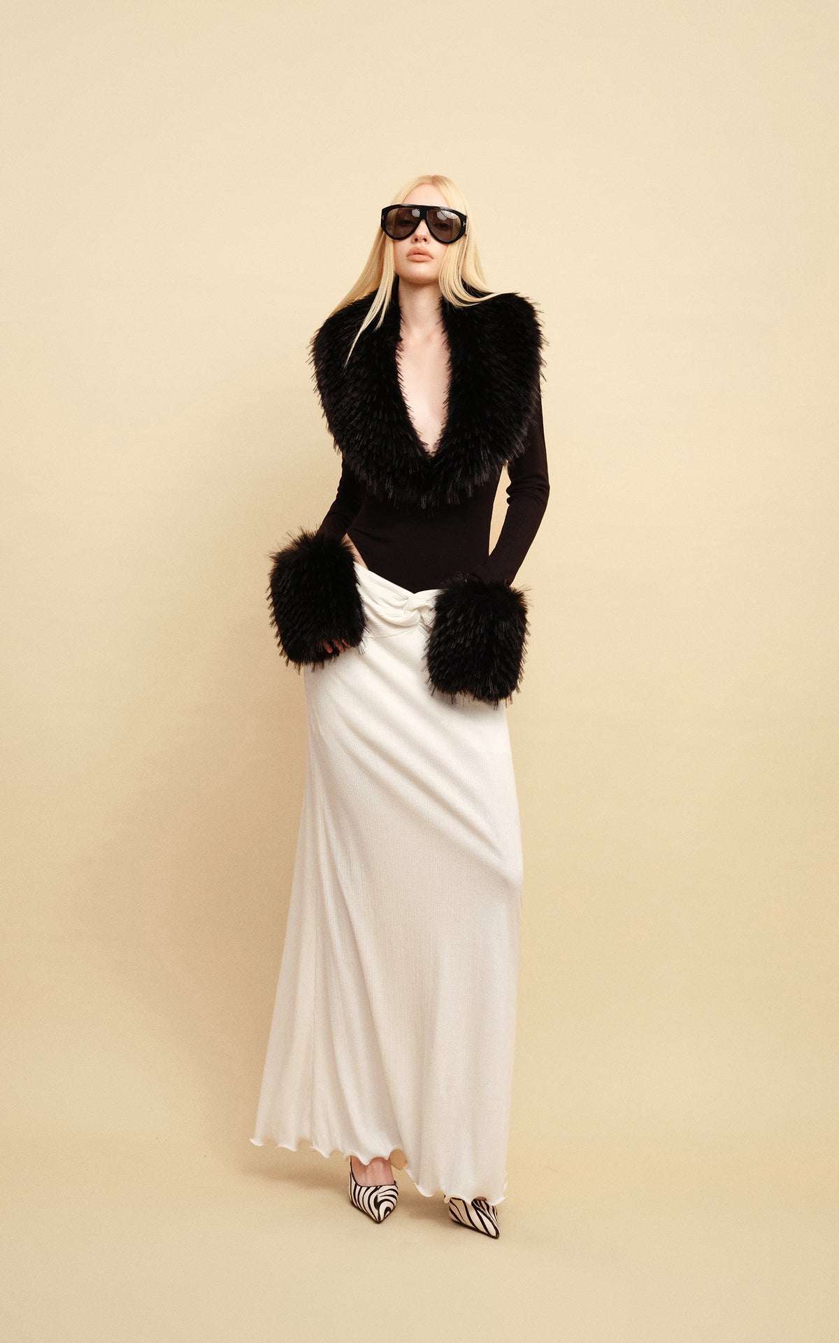 0122stepll Faux Fur Collar Plunge Bodysuit